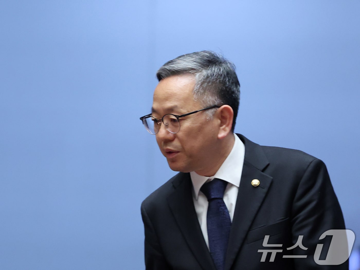 김문수 더불어민주당 의원이 8일 오후 서울 여의도 국회에서 열린 의원총회에 참석하고 있다. 2026.5.8 ⓒ 뉴스1 황기선 기자
