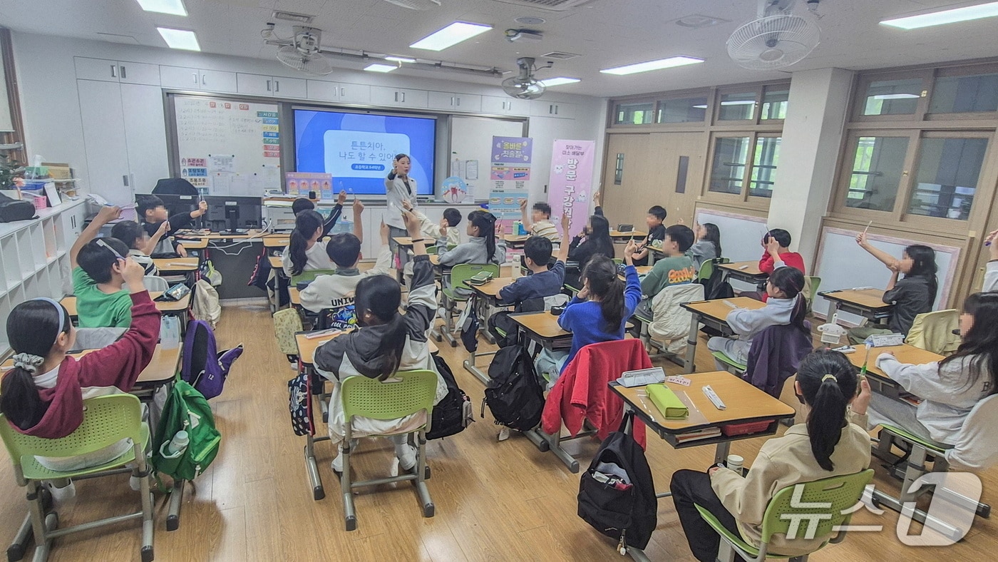 방문 구강 관리 교육.(과천시 제공)