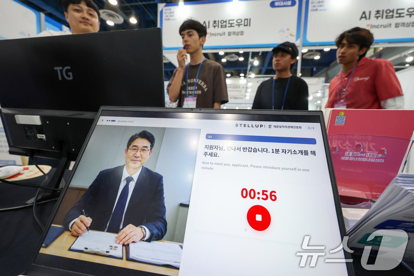 AI 기반 비지니스 한국어 학습 서비스 '한글링'을 이용해 AI 모의면접을 하고 있다. 2026.6.1 ⓒ 뉴스1 안은나 기자