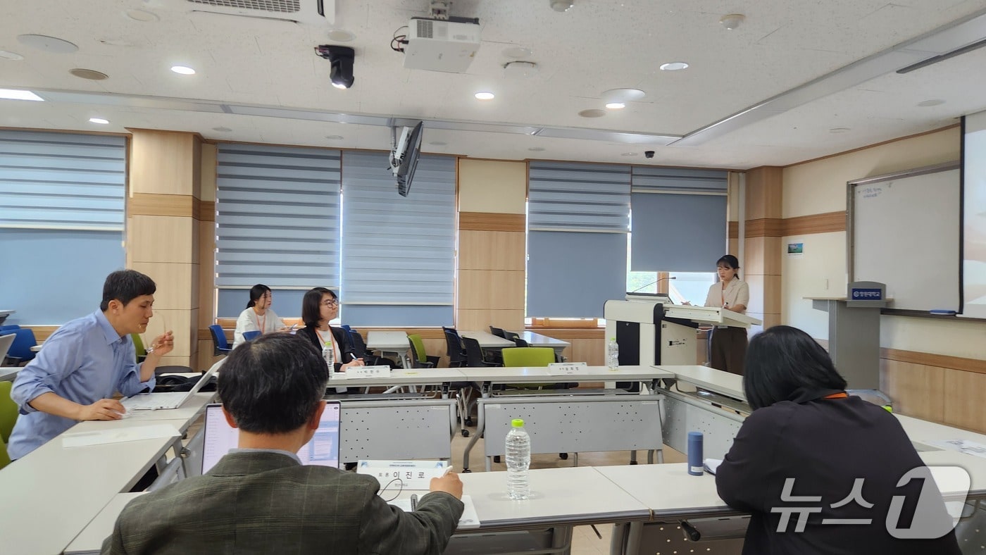 한국언론정보학회 지역미디어교육위원회가 지난달 30일 창원대학교에서 지역미디어와 지역사회 공공성을 주제로 한 학술 세션을 열고 있다.(지역미디어교육위 제공. 재판매 및 DB금지)