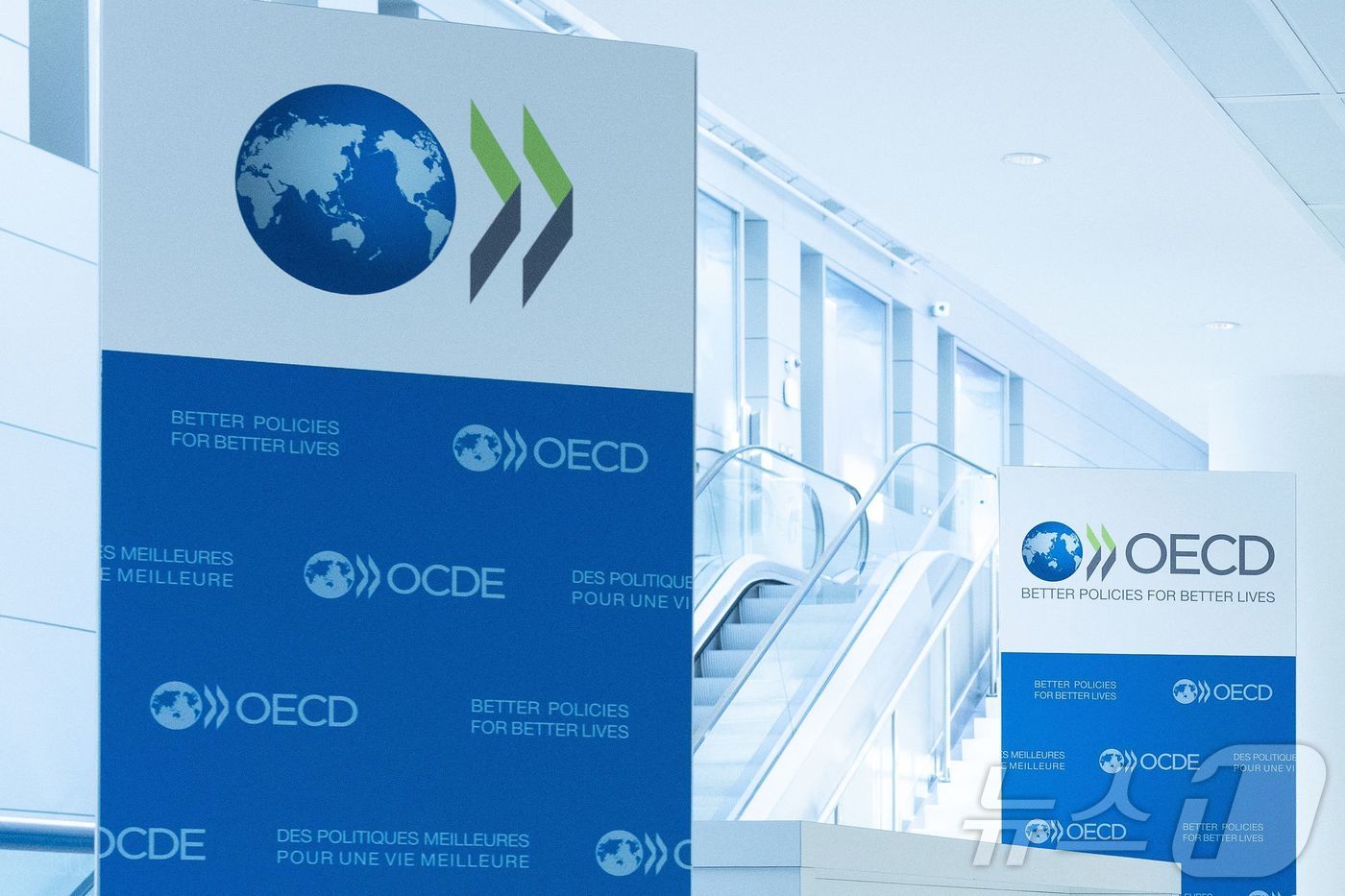 OECD, 올해 韓 성장률 1.7%→2.6% 상향..."반도체 호황에 소비도 회복세" - 뉴스 썸네일 이미지