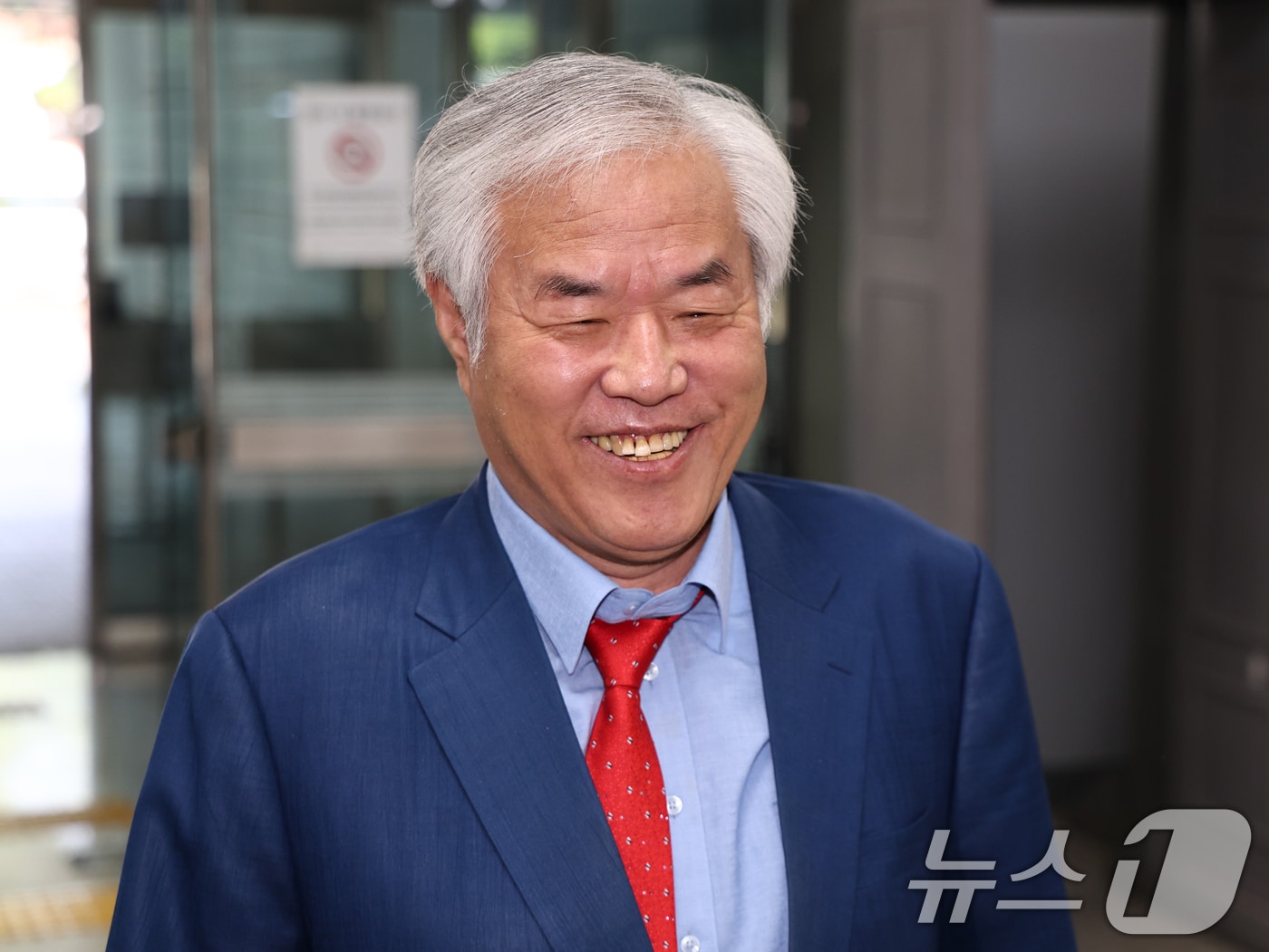 공직선거법 위반 혐의를 받는 전광훈 사랑제일교회 목사가 11일 오전 서울 서초구 서울중앙지방법원에서 열린 공판에 출석하고 있다. 2026.6.11 ⓒ 뉴스1 최지환 기자