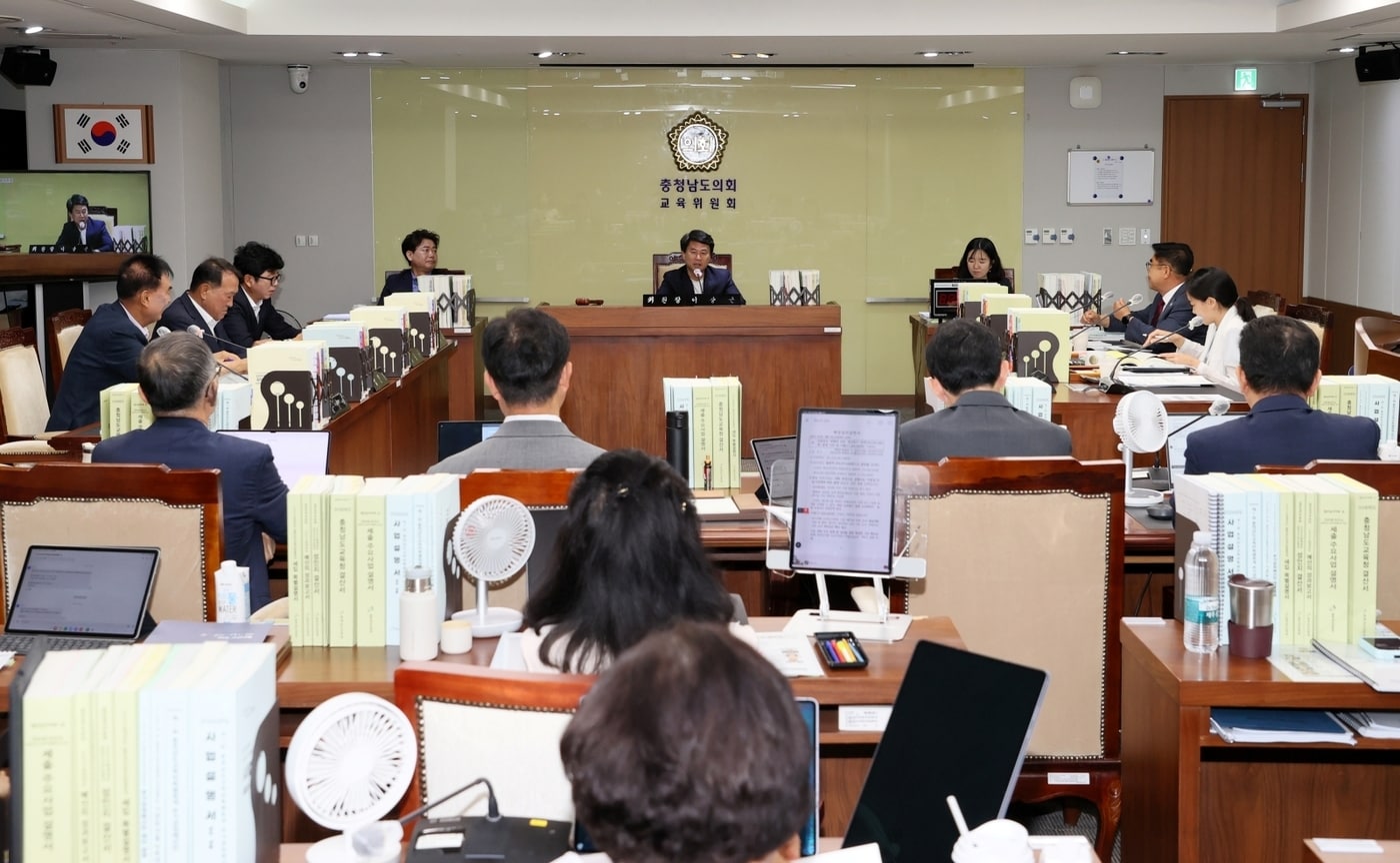 충남도의회 교육위원회 운영 모습.(도의회 제공. 재판매 및 DB금지)/뉴스1