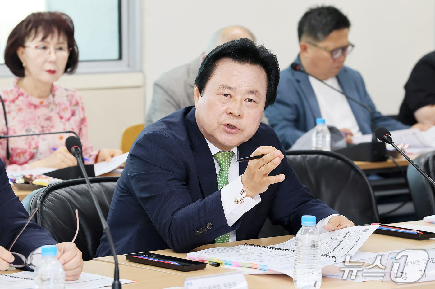 강기윤 경남 창원시장 당선인이 11일 민선 9기 창원시장직 인수위원회 사무실에서 인수위 중요 현안 업무보고회를 주재하고 있다.(인수위 제공. 재판매 및 DB금지)