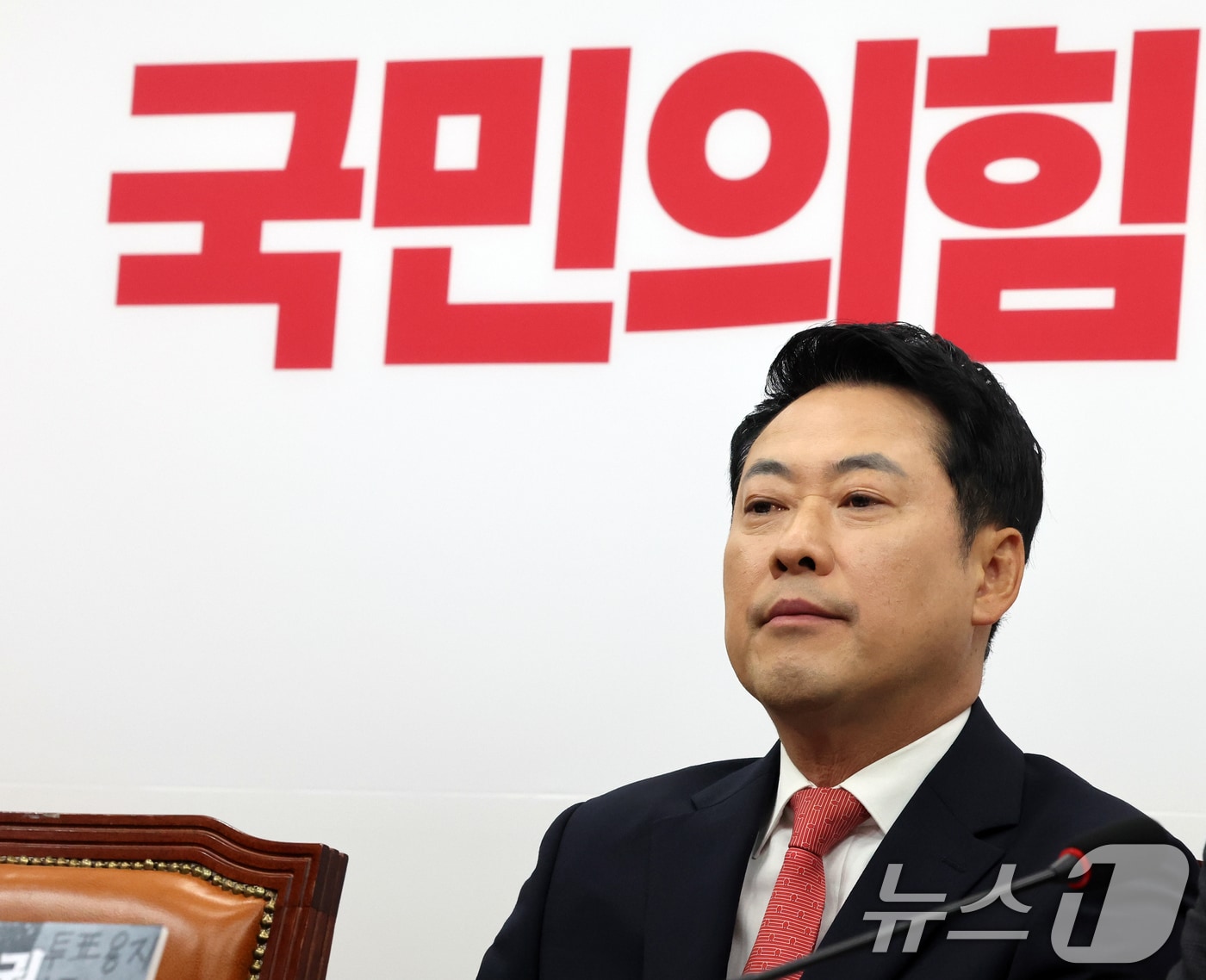 장동혁 국민의힘 대표가 15일 오전 서울 여의도 국회에서 열린 최고위원회의에서 생각에 잠겨 있다. 2026.6.15 ⓒ 뉴스1 황기선 기자