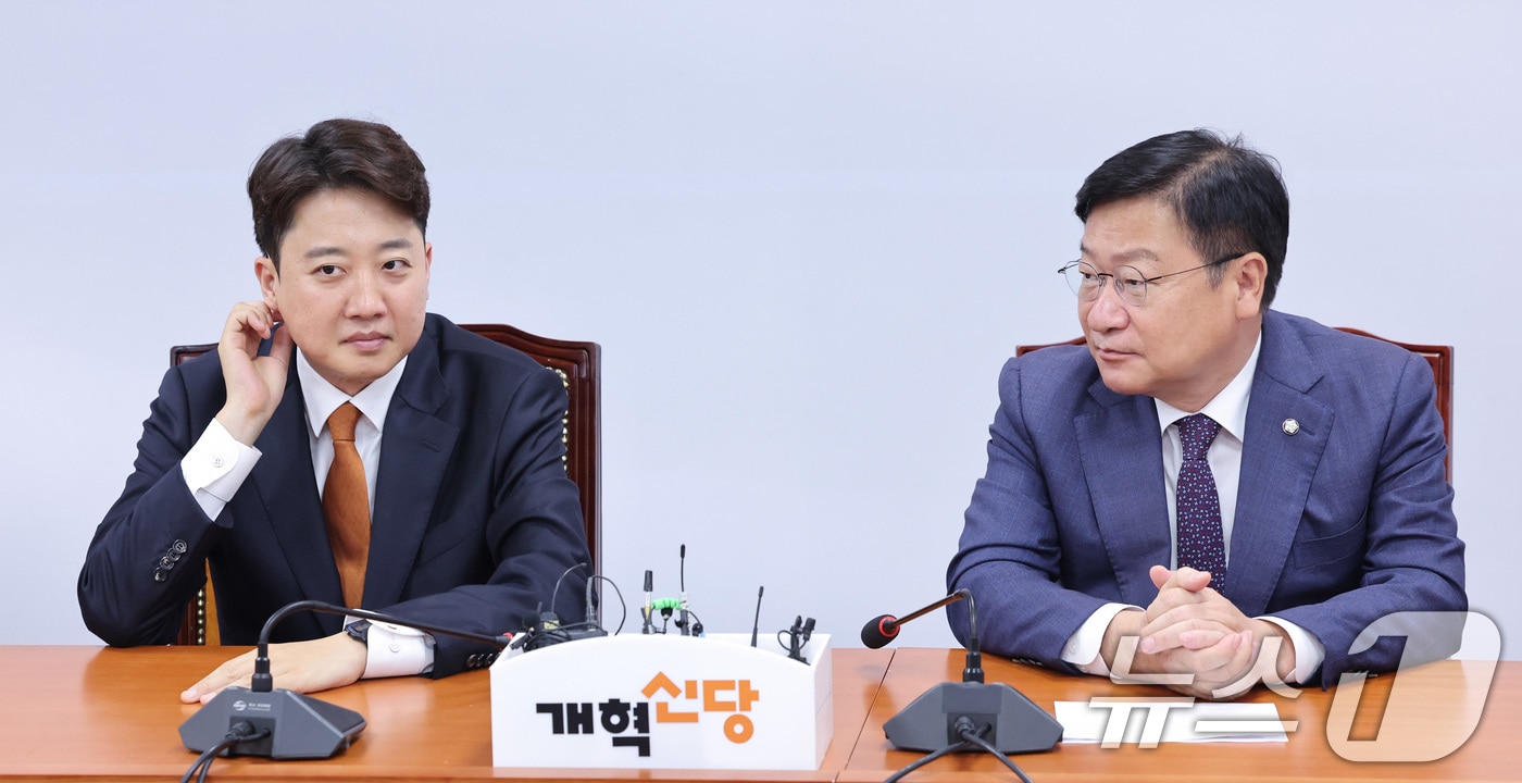 정점식 국민의힘 원내대표가 15일 서울 여의도 국회에서 이준석 개혁신당 대표를 예방하고 있다. 2026.6.15 ⓒ 뉴스1 신웅수 기자