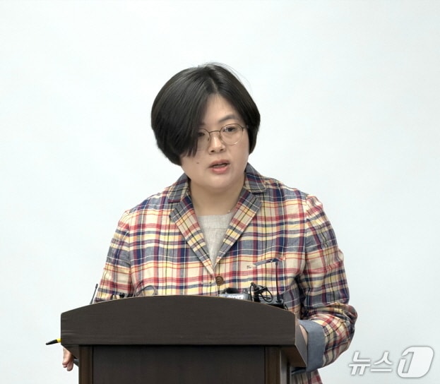 김성아 전주시장직 인수위 대변인이 15일 전주시청에서 브리핑을 열고 완주전주 통합에 대한 당선인의 입장에 대해 설명하고 있다./뉴스1