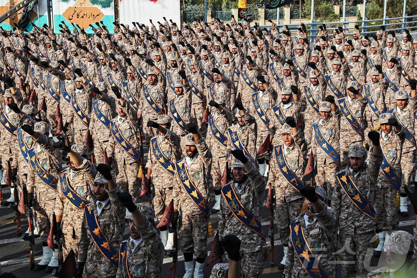 이란 혁명수비대(IRGC) 대원들이 지난 2019년 9월 22일(현지시간) 테헤란에서 열린 군사 퍼레이드에서 경례하고 있다.(사진은 기사 내용과 무관함) 2026.01.30. ⓒ AFP=뉴스1