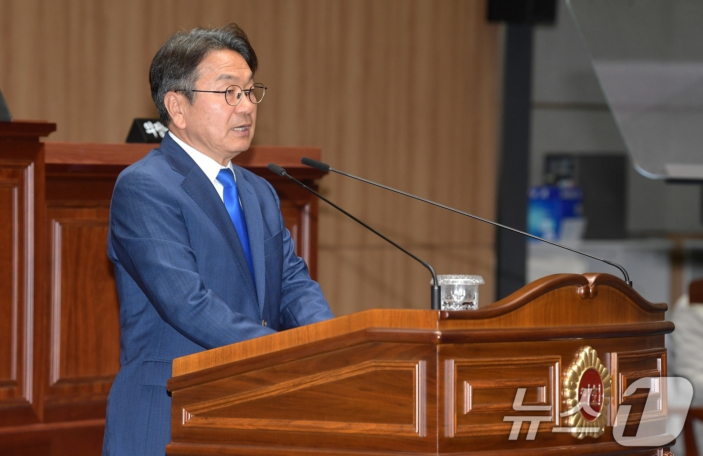 강기정 광주광역시장이 15일 오전 광주광역시의회 본회의장에서 열린 제344회 임시회 제1차 본회의에 참석해 2026년도 제1회 광주광역시 일반 및 특별회계 세입·세출 추가경정예산안 제안설명을 하고 있다. (광주시 제공. 재판매 및 DB 금지) 2026.6.15