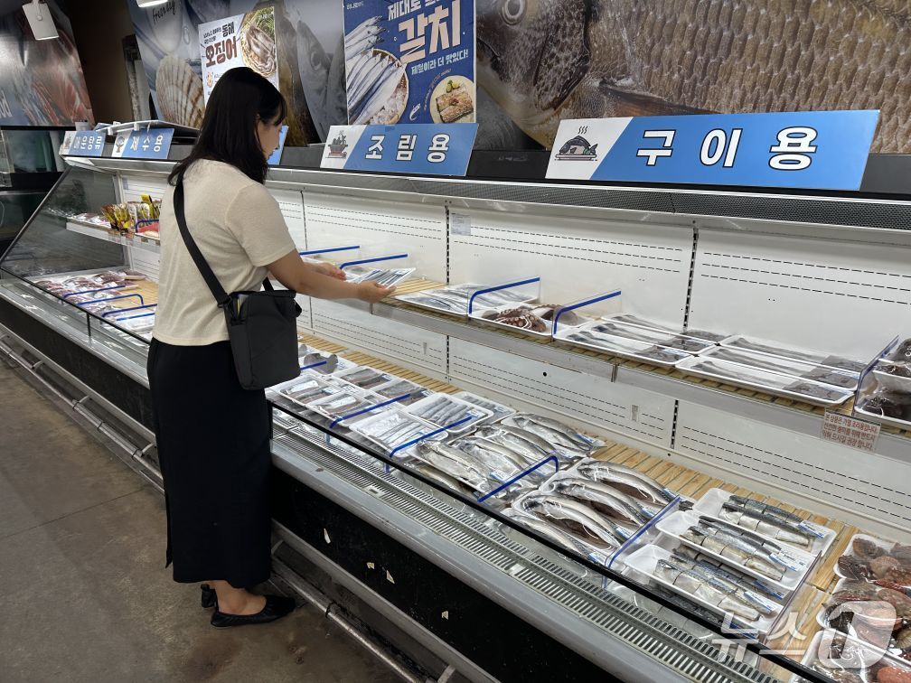 수산물 안전 점검 모습.(중구 제공. 재판매 및 DB금지)/뉴스1