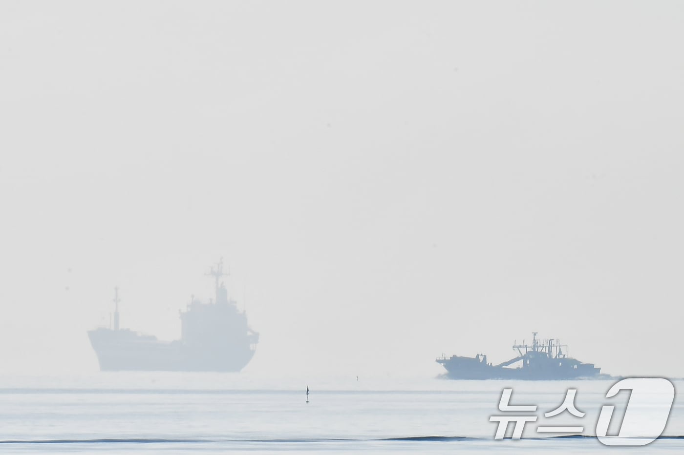 16일 오전 경북 포항시 북구 영일대해수욕장 앞 바다에 짙은 바다 안개가 끼어있다. 2026.6.16 ⓒ 뉴스1 최창호 기자