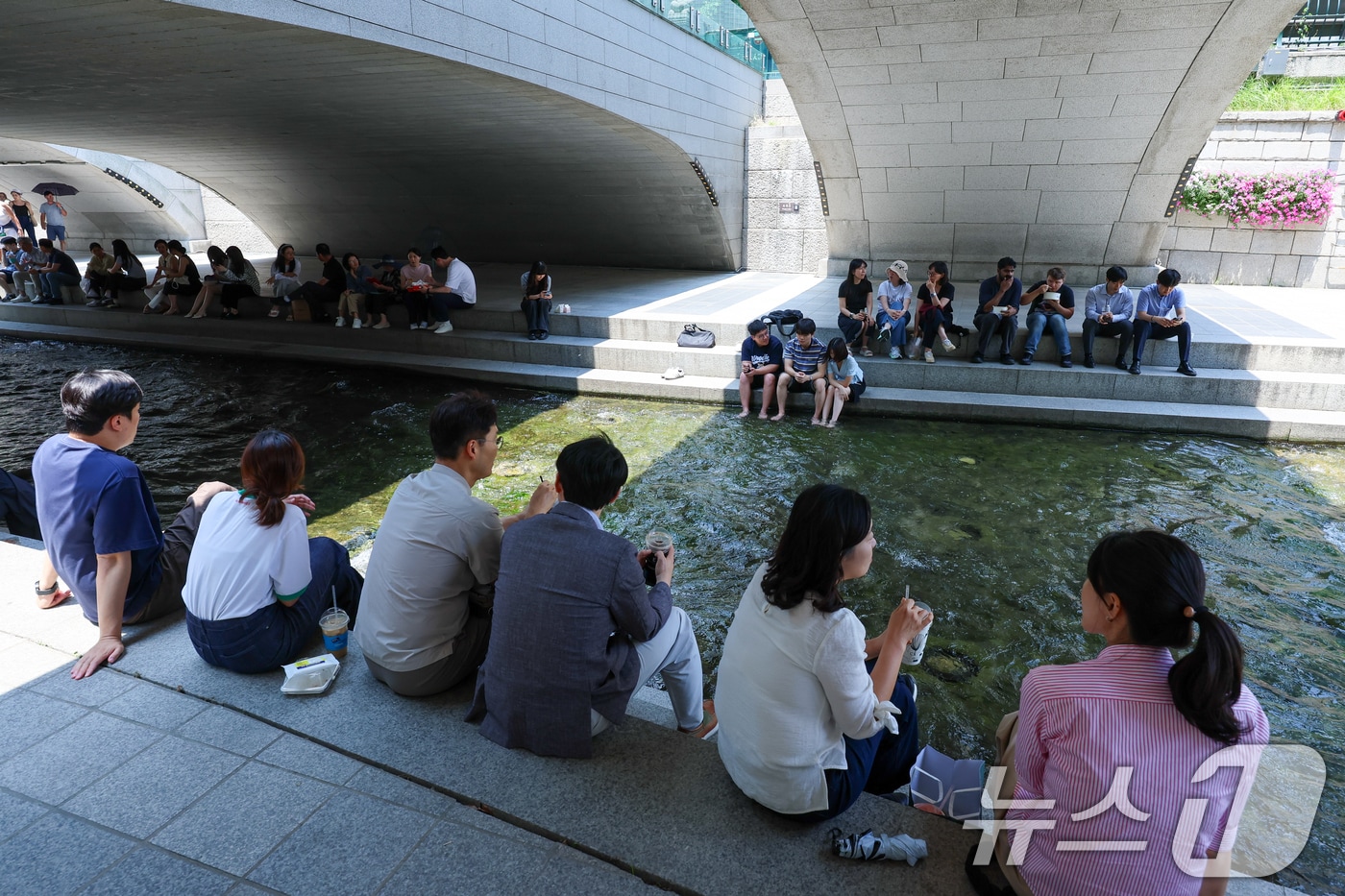 그늘 아래 휴식. 자료 사진 ⓒ 뉴스1 안은나 기자