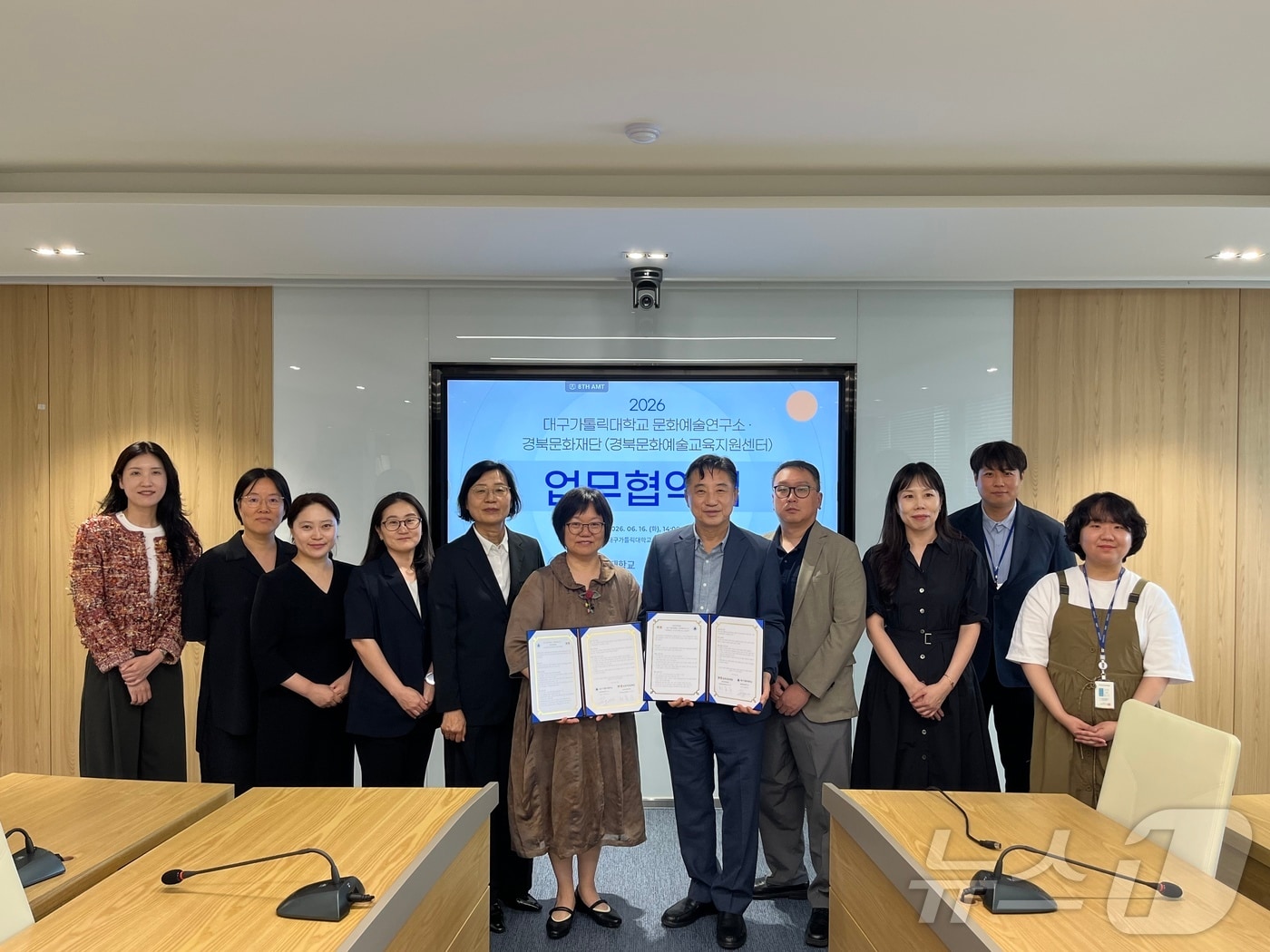 경북문화재단은 16일 대구가톨릭대 문화예술연구소와 지역 문화예술교육 활성화를 위한 업무협약을 체결했다..(경북문화재단 제공, 재판매 및 DB 금지)