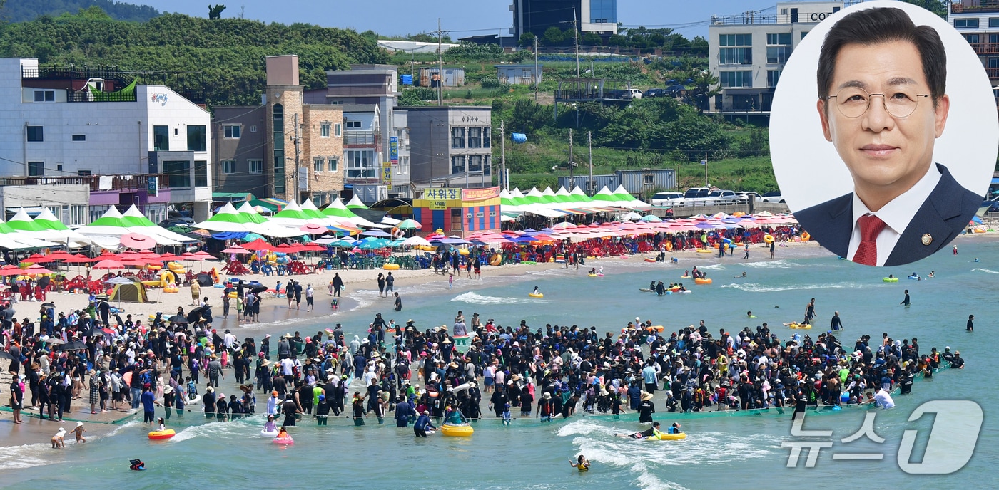 17일 경북 포항시 남구 구룡포시장과 주변 상권이 중소벤처기업부의 지역 상권육성 사업 중 로컬테마 상권 공모에 선정돼 40억 원의 사업비를 받게 됐다. 사진은 구룡포해수욕장에서 열린 오징어맨손잡기 체험 모습. 타원 사진은 이상휘 국민의힘 의원.(뉴스1 자료, 재판매 및 DB금지) 2026.6.17/뉴스1 최창호 기자
