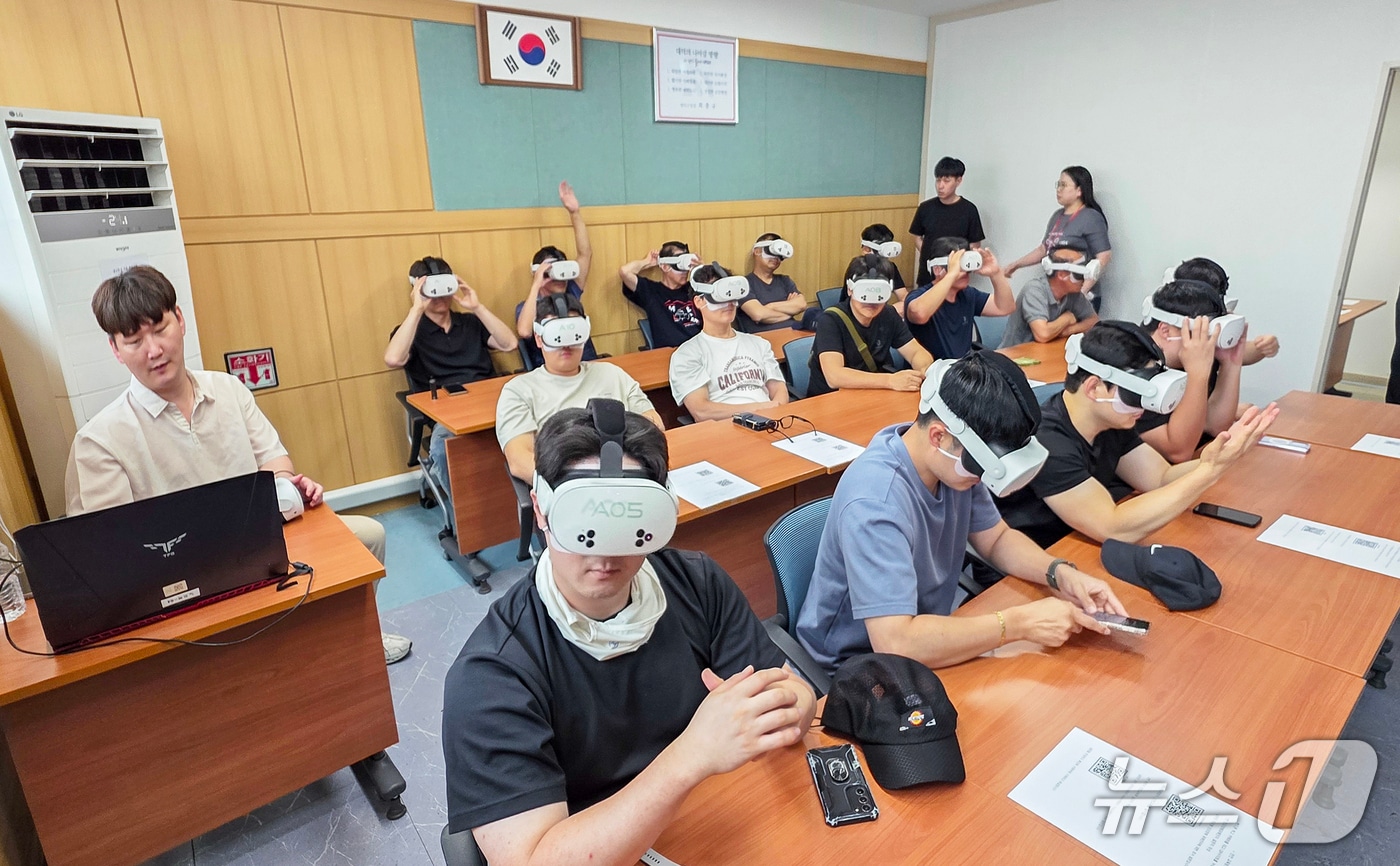 인공지능(AI) 융합 XR(확장현실) 기반 체험형 안전보건교육 모습.(대덕구 제공. 재판매 및 DB금지)/뉴스1