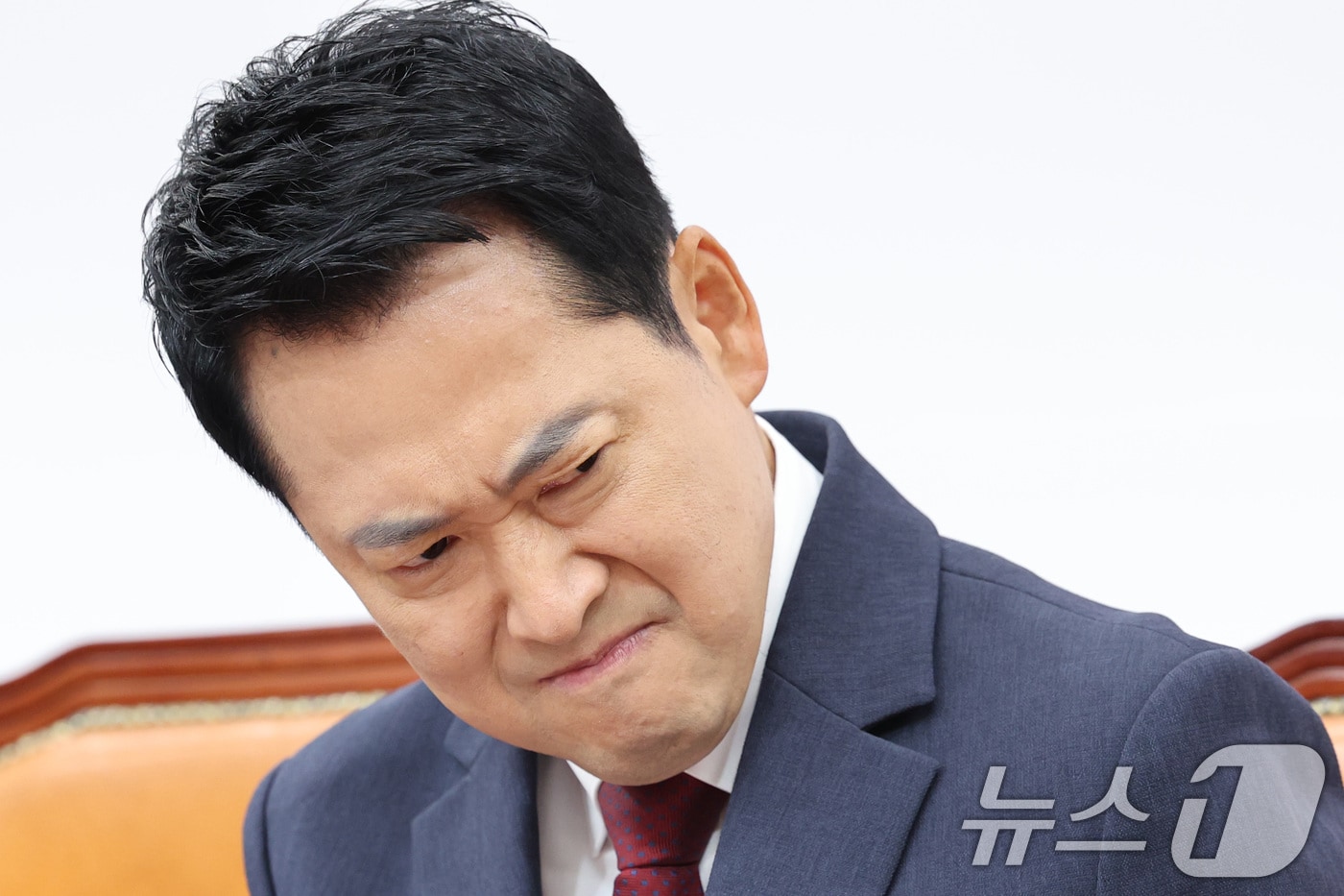 장동혁 국민의힘 대표가 18일 서울 여의도 국회에서 열린 최고위원회의에서 생각에 잠겨 있다. 2026.6.18 ⓒ 뉴스1 신웅수 기자