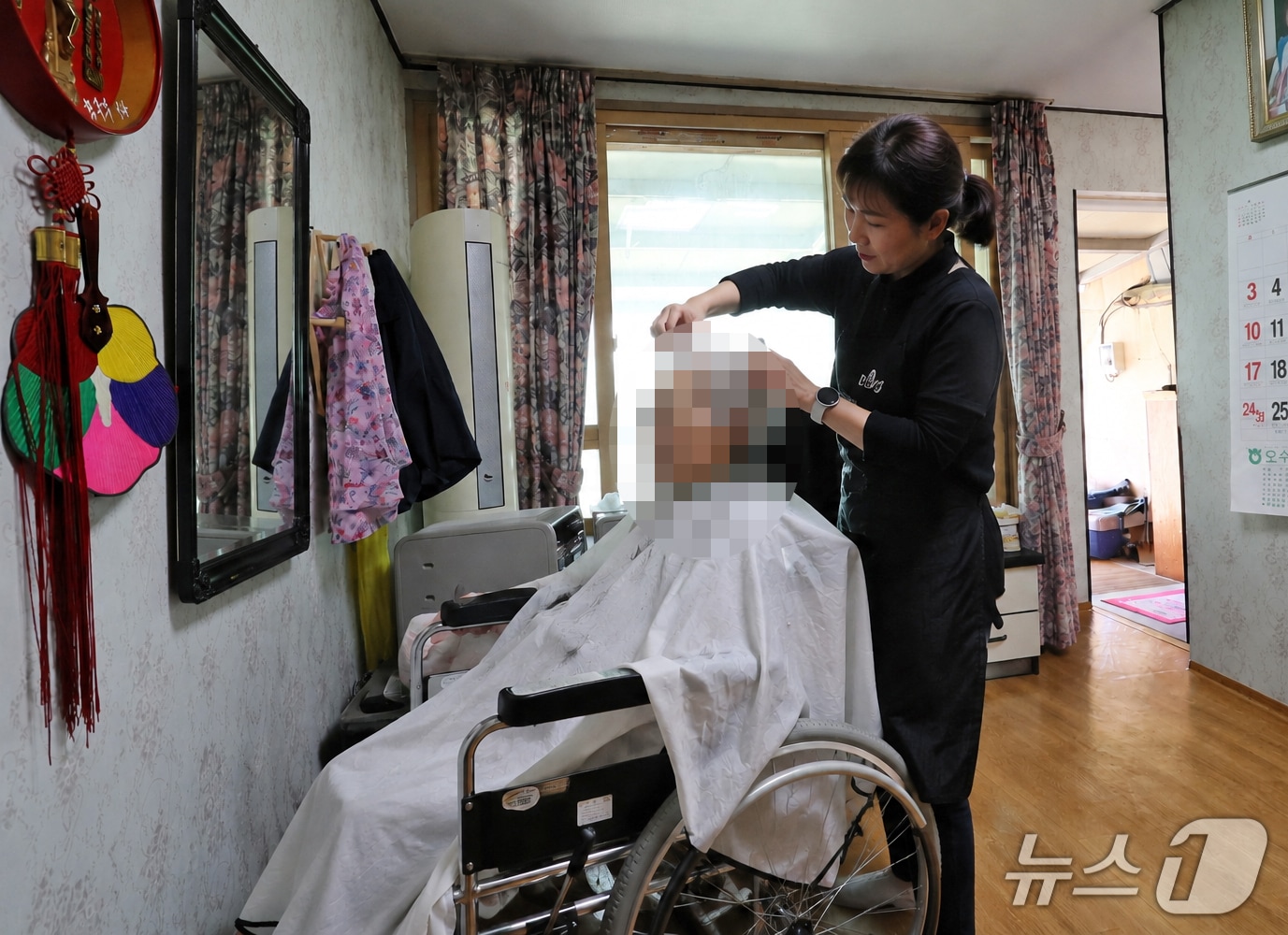 전북 임실군이 고령이나 질환 등으로 거동이 불편해 미용실 방문이 어려운 취약계층을 위해 찾아가는 복지 서비스를 추진한다.(임실군제공, 재판매 및 DB금지)2026.6.18/뉴스1