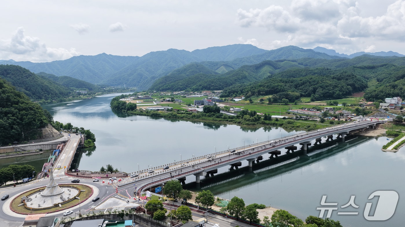 화천대교 전경.(화천군 제공, 재판매 및 DB금지)