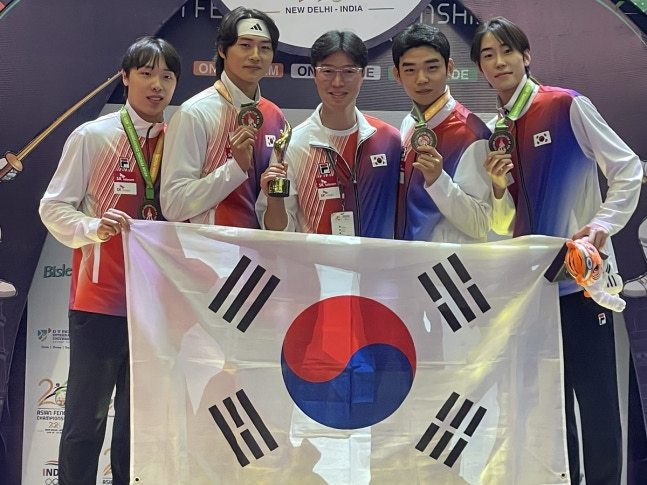 '칼 빌려 출전' 펜싱 사브르, 아시아선수권 단체전 우승...오상욱 '2관왕... - 뉴스 썸네일 이미지