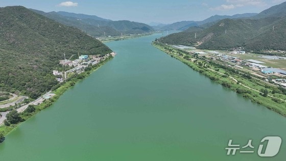 지난 15일 드론으로 촬영한 낙동강 물금·매리 지점.(낙동강유역환경청 제공. 재판매 및 DB금지)