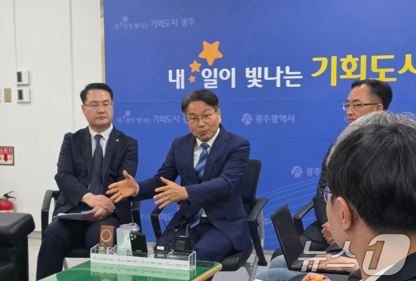 강기정 광주광역시장이 24일 광주광역시청 기자실에서 민선 8기 마지막 차담회를 진행하고 있다. 2026.6.24 ⓒ 뉴스1 이수민 기자