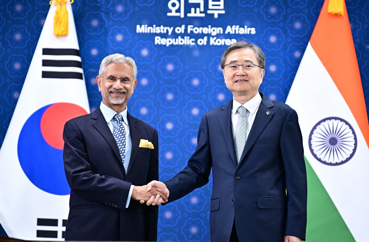 조현 외교부 장관은 24일 몽골 방문에 이어 공식 방한 중인 수브라마냠 자이샨카르 인도 외교장관과 회담을 갖고 양자 현안과 지역 및 국제정세 등에 대해 협의했다. (외교부 제공)