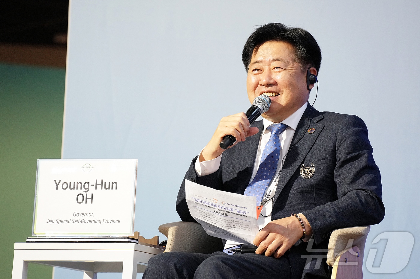 오영훈 제주특별자치도지사가 24일 오후 제주시 조천읍 제주돌문화공원에서 열린 제21회 평화와 번영을 위한 제주포럼 특별세션 '에너지 안보 및 지속 가능한 에너지 전환을 위한 글로벌 전략'에서 발언하고 있다.(제주특별자치도 제공, 재판매 및 DB 금지)
