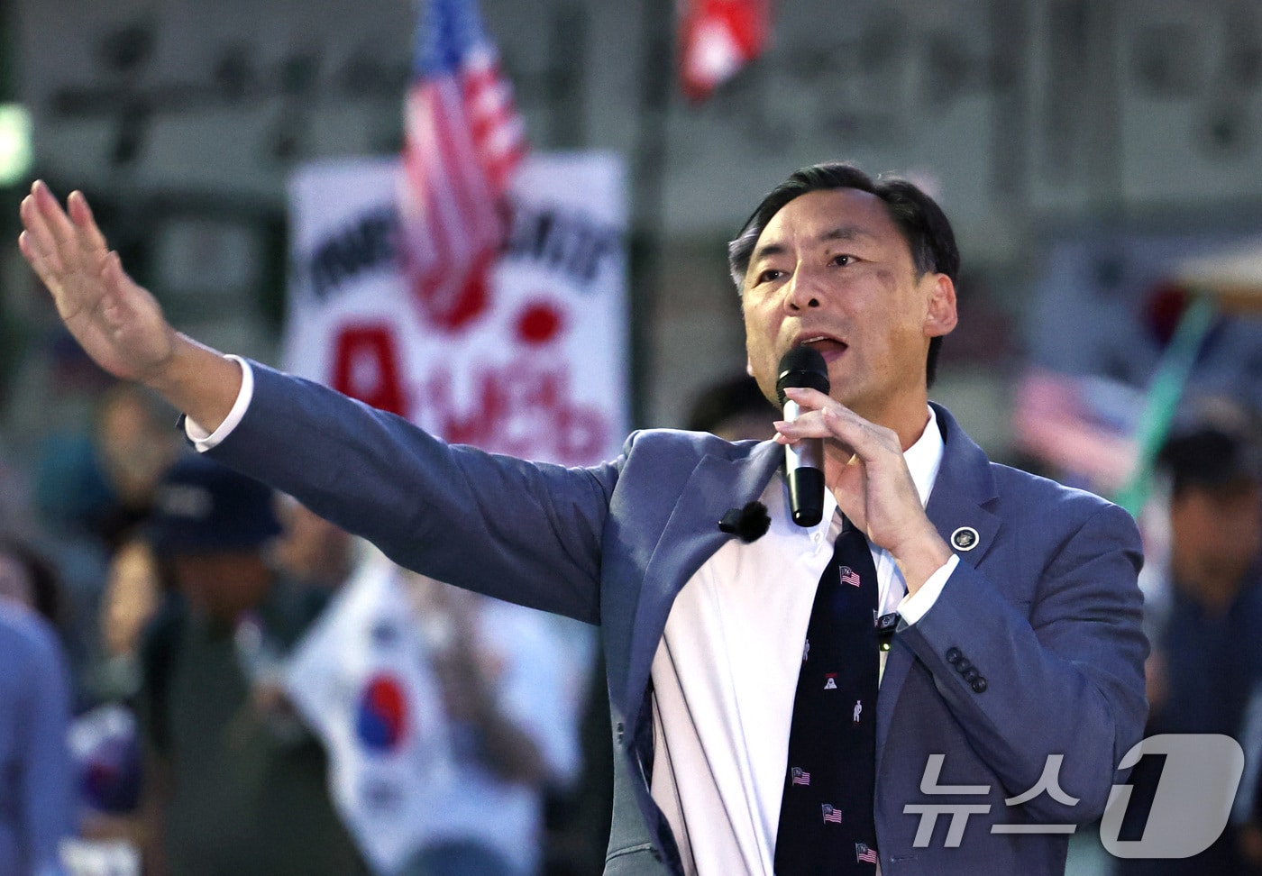 모스 탄(한국명 단현명) 미국 리버티대 교수가 24일 개표소 봉쇄 시위가 열리고 있는 서울 송파구 올림픽공원 핸드볼경기장을 찾아 발언하고 있다. 2026.6.24 ⓒ 뉴스1 구윤성 기자
