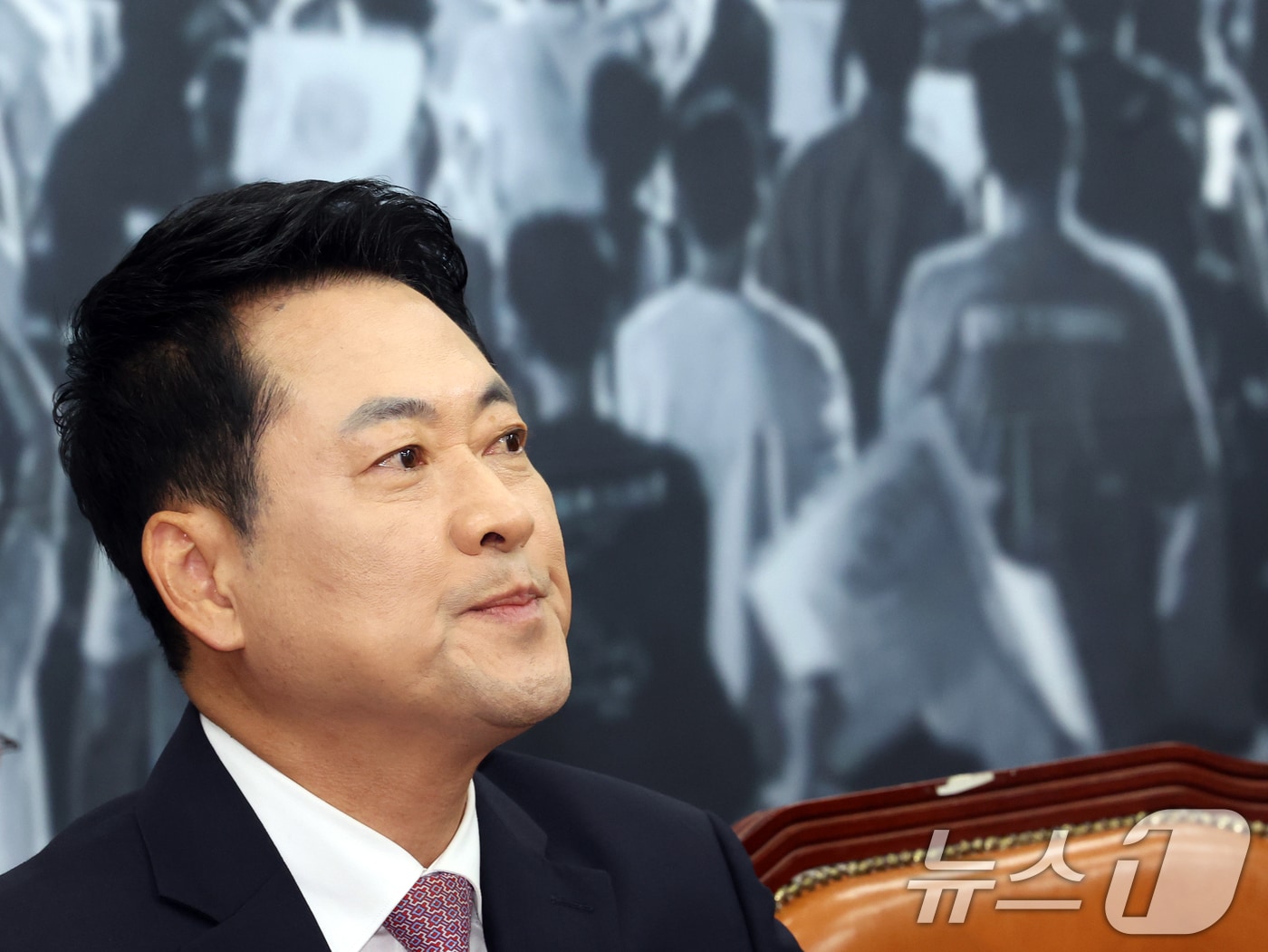 장동혁 국민의힘 대표가 25일 오전 서울 여의도 국회에서 열린 최고위원회의에서 생각에 잠겨 있다. 2026.6.25 ⓒ 뉴스1 황기선 기자