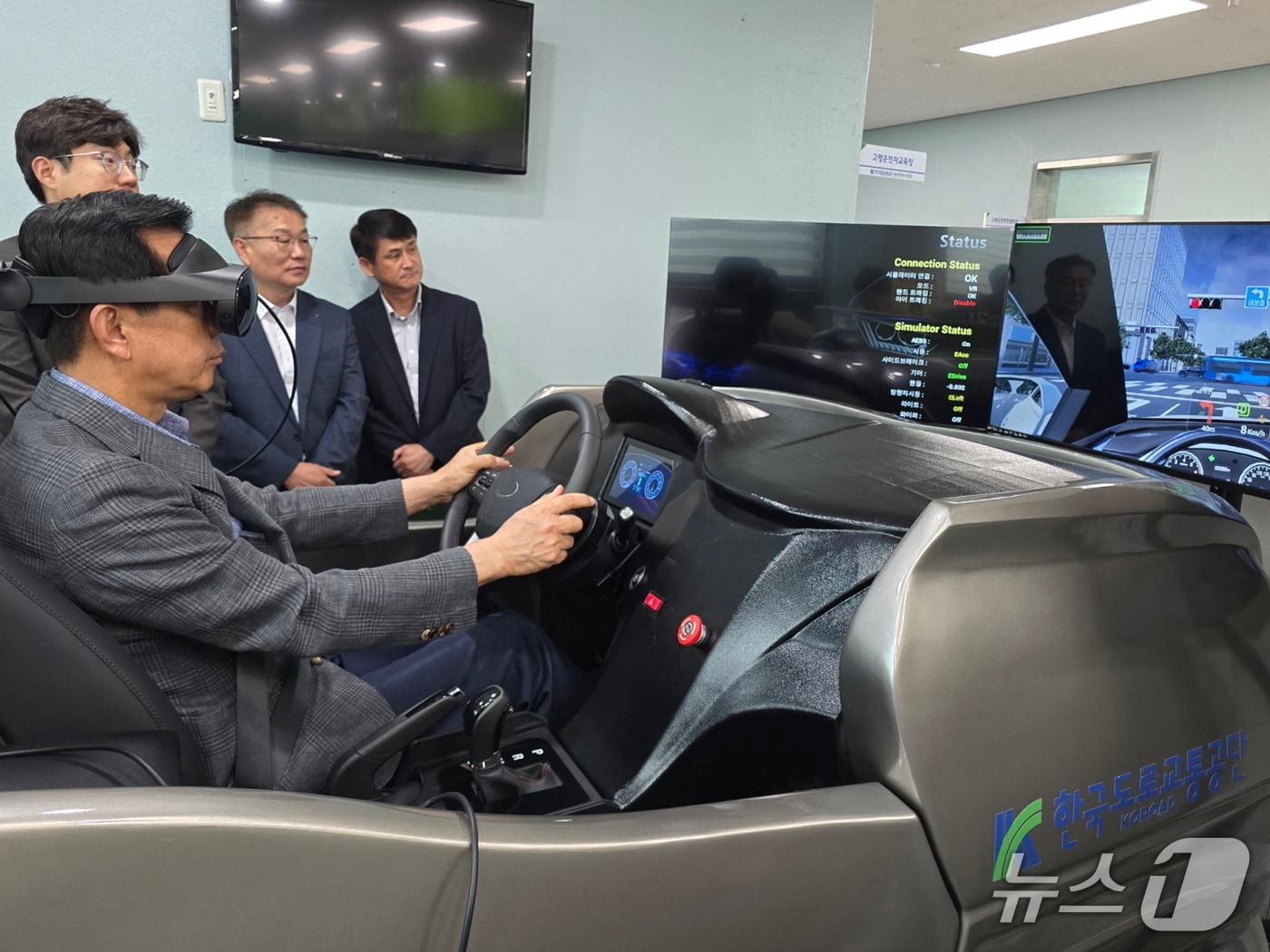 가상현실 기반 운전능력 진단시스템 시범운영 현장 점검(한국도로교통공단 제공. 재판매 및 DB금지)/뉴스1