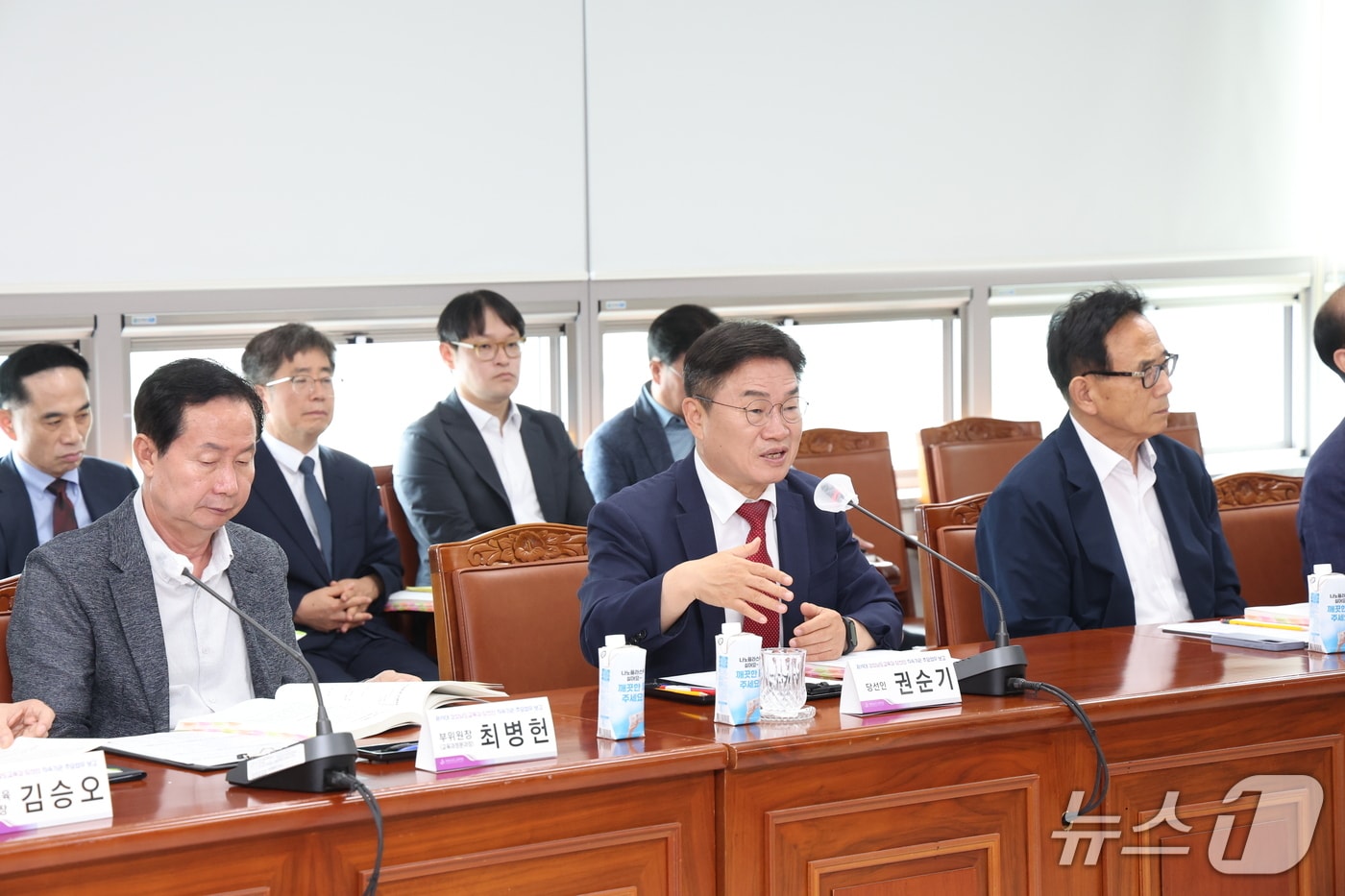 권순기 경남교육감 당선인이 25일 경남교육청 교육정보원에서 도교육청 직속 기관 업무보고를 진행하고 있다.(경남교육감직 인수위원회 제공. 재판매 및 DB금지)