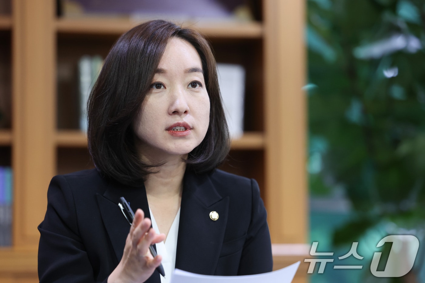 Democratic Party Expresses Strong Regret Over Potential Non-Indictment of MBK Chairman Kim Byung-ju