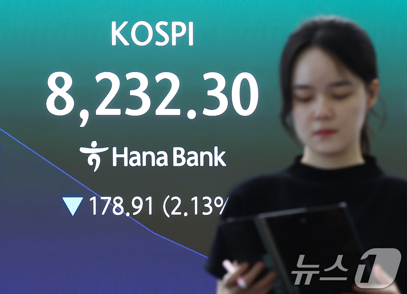 29일 오전 서울 중구 하나은행 딜링룸 전광판에 코스피 개장 시황이 나오고 있다. 2026.6.29 ⓒ 뉴스1 김민지 기자