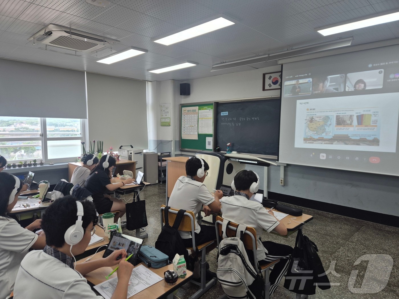 경북교육청은 29일 학생들의 학습 공백을 줄이고 지역별 배움 격차를 완화하기 위해 여름방학 멘토링, 교육희망캠프, 경북형 공동교육과정을 운영한다. /뉴스1
