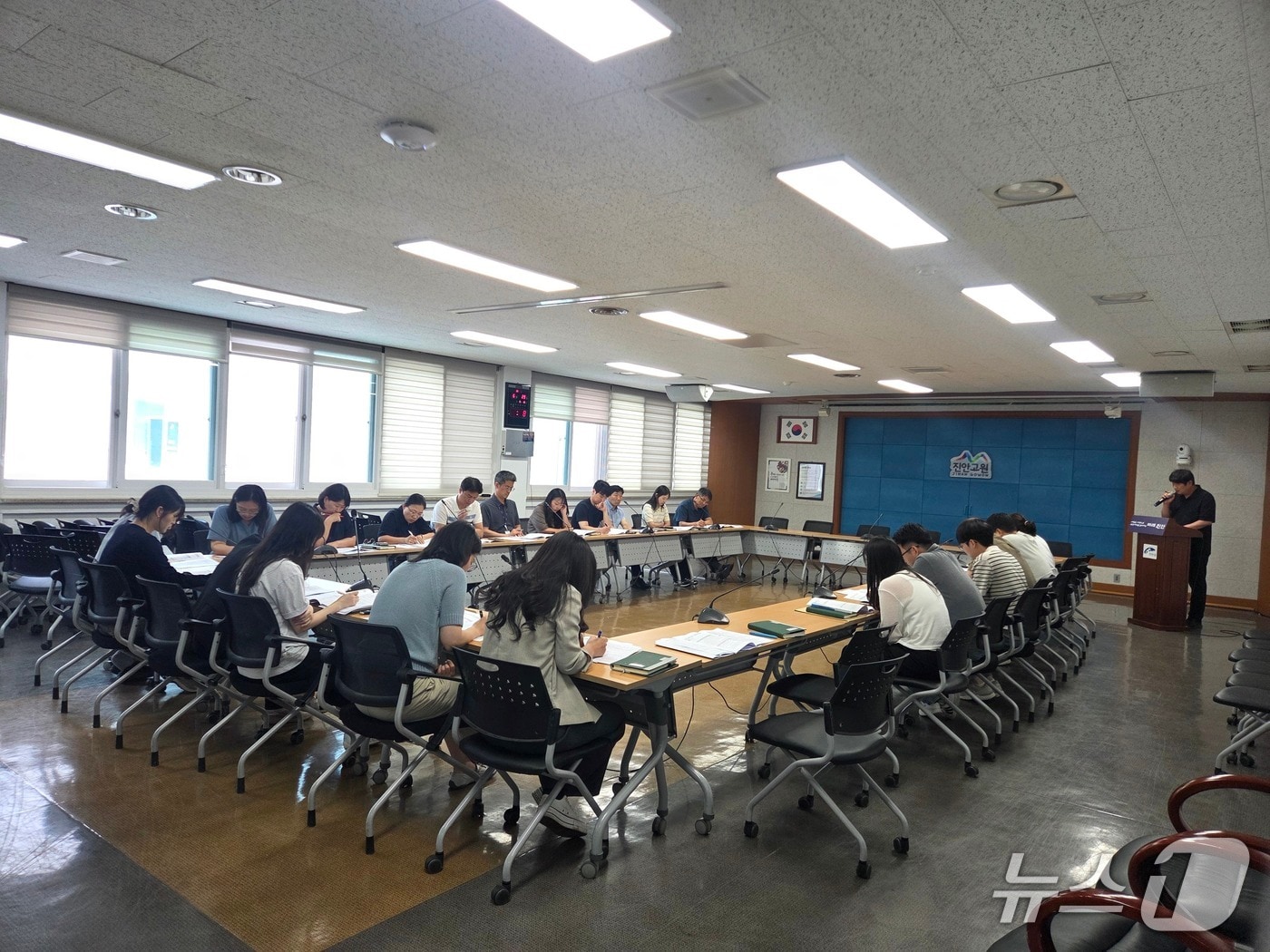 29일 전북 진안군이 상황실에서 11개 읍면 부읍·면장과 기본소득 담당자를 대상으로 사업 추진을 위한 사전 교육을 실시하고 있다.(진안군제공, 재판매 및 DB금지)2026.6.29/뉴스1