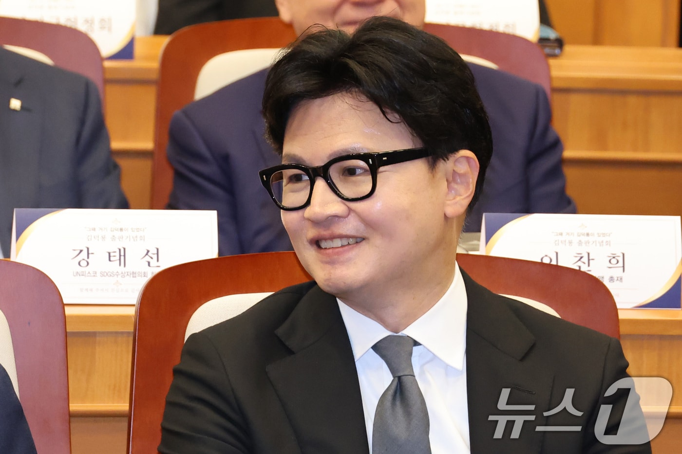 지난 29일 서울 여의도 국회박물관에서 열린 김덕룡 김영삼민주센터 이사장 회고록 출판기념회에 참석한 무소속 한동훈 의원. 2026.6.29 ⓒ 뉴스1 신웅수 기자