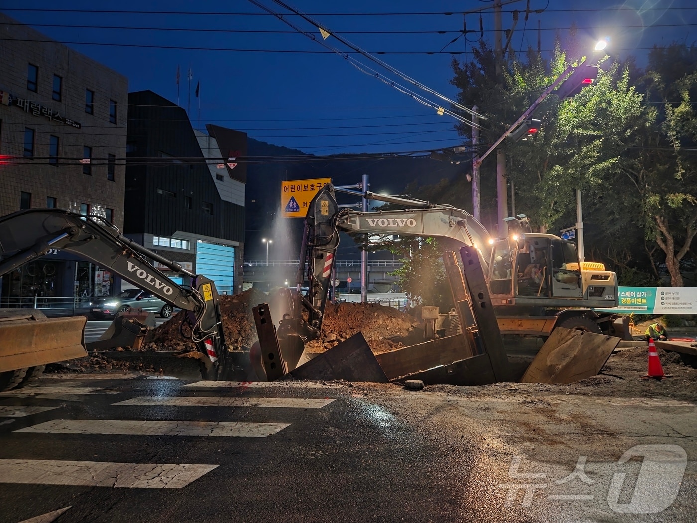 야간 상수도 복구작업 (뉴스1 사진자료.해당 기사와 관련 없음)2026.9.15 ⓒ 뉴스1 