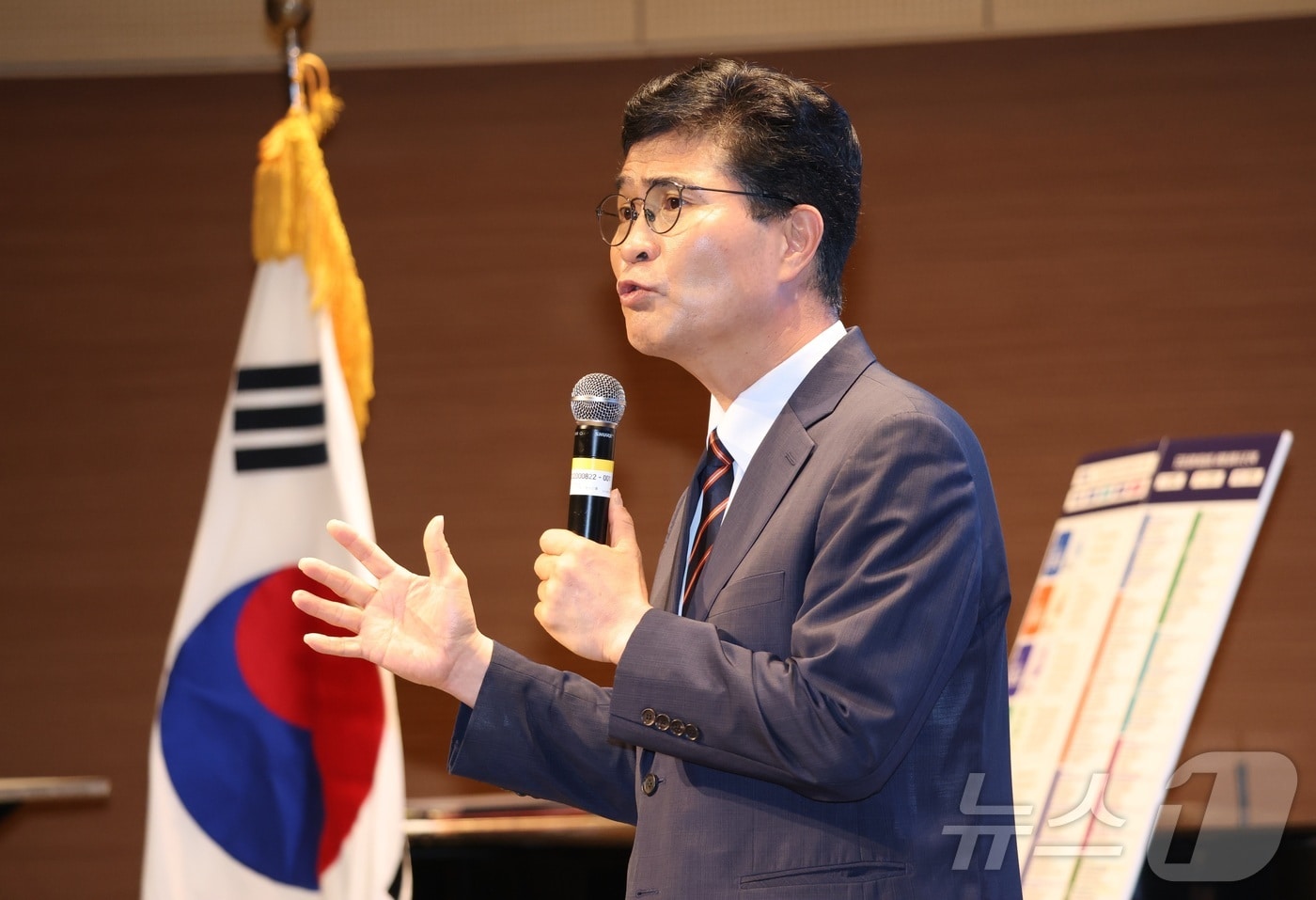 이원택 전북특별자치도지사 당선인이 30일 전북 전주시 전주대학교 스타센터에서 열린 전북도지사직 인수위원회 최종보고회에서 인사말을 하고 있다. 2026.6.30 ⓒ 뉴스1 유경석 기자