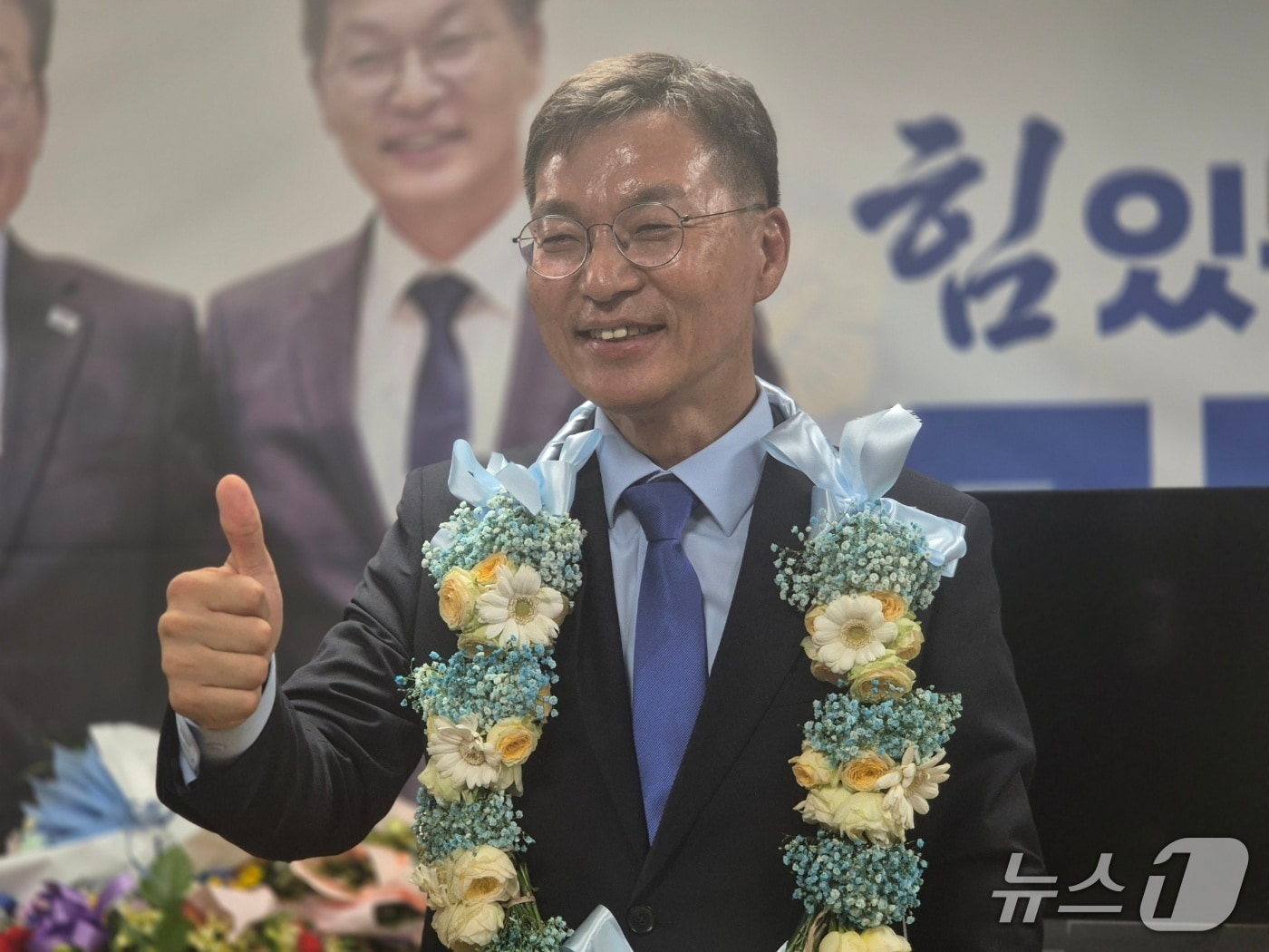 "공무원, 정치 도구돼선 안돼"...'첫 민주당 시장' 김중남이 그리는 강릉 - 뉴스 썸네일 이미지