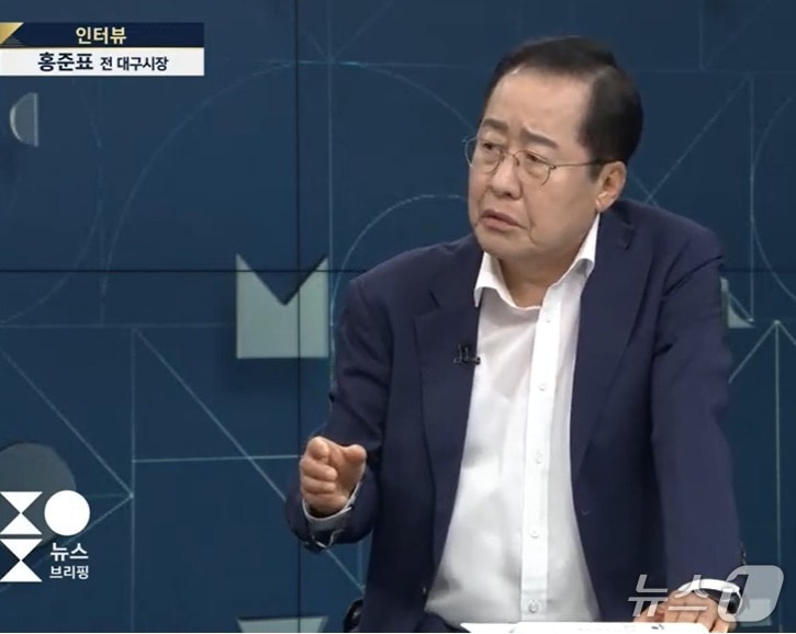 홍준표 전 대구시장이 3일 밤 SBS 선거방송에서 63지방선거와 관련해 자신의 생각을 밝히고 있는 모습. (유튜브 갈무리) ⓒ 뉴스1  