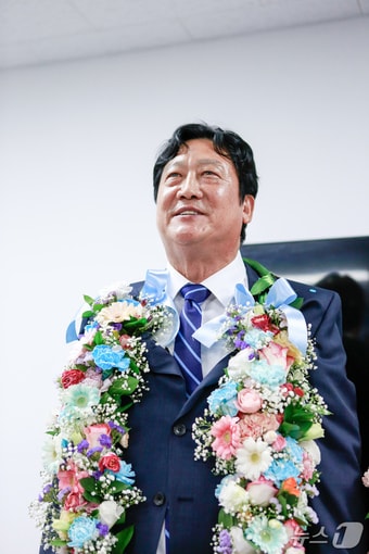 손배찬 경기 파주시장 당선인이 선거사무소에서 당선 인사를 하고 있다. (손배찬 당선인 선거사무소 제공, 재판매 및 DB금지)