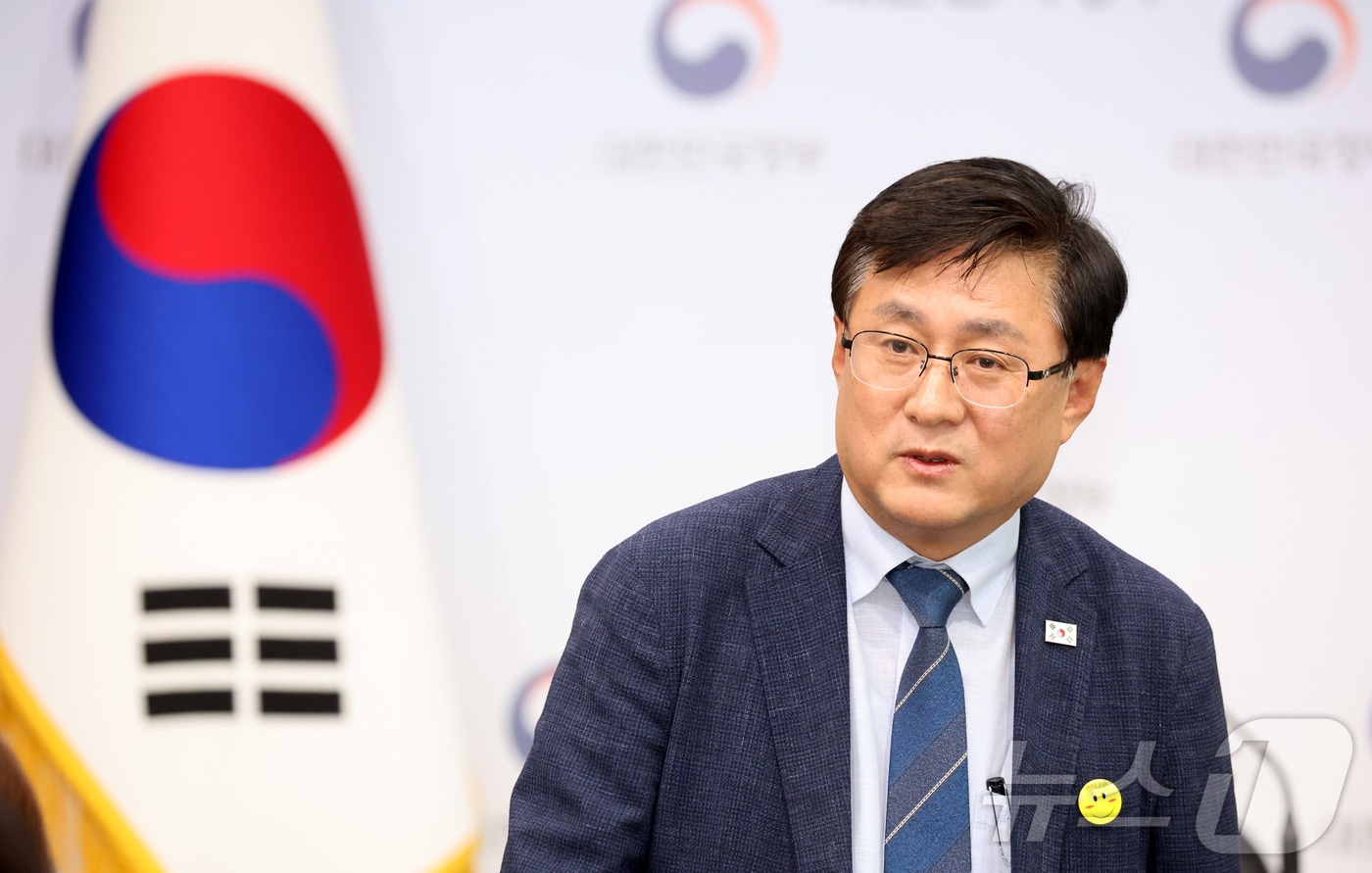 김성환 기후에너지환경부장관이 4일 서울 종로구 정부서울청사별관에서 열린 출입 기자단 간담회에서 모두 발언을 하고 있다. 2026.6.4 ⓒ 뉴스1 김명섭 기자
