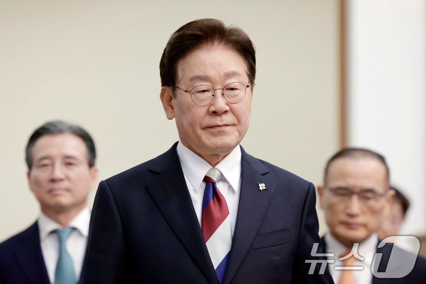 이재명 대통령이 4일 청와대에서 열린 수석보좌관회의에 입장하고 있다. 2026.6.4 ⓒ 뉴스1 이재명 기자