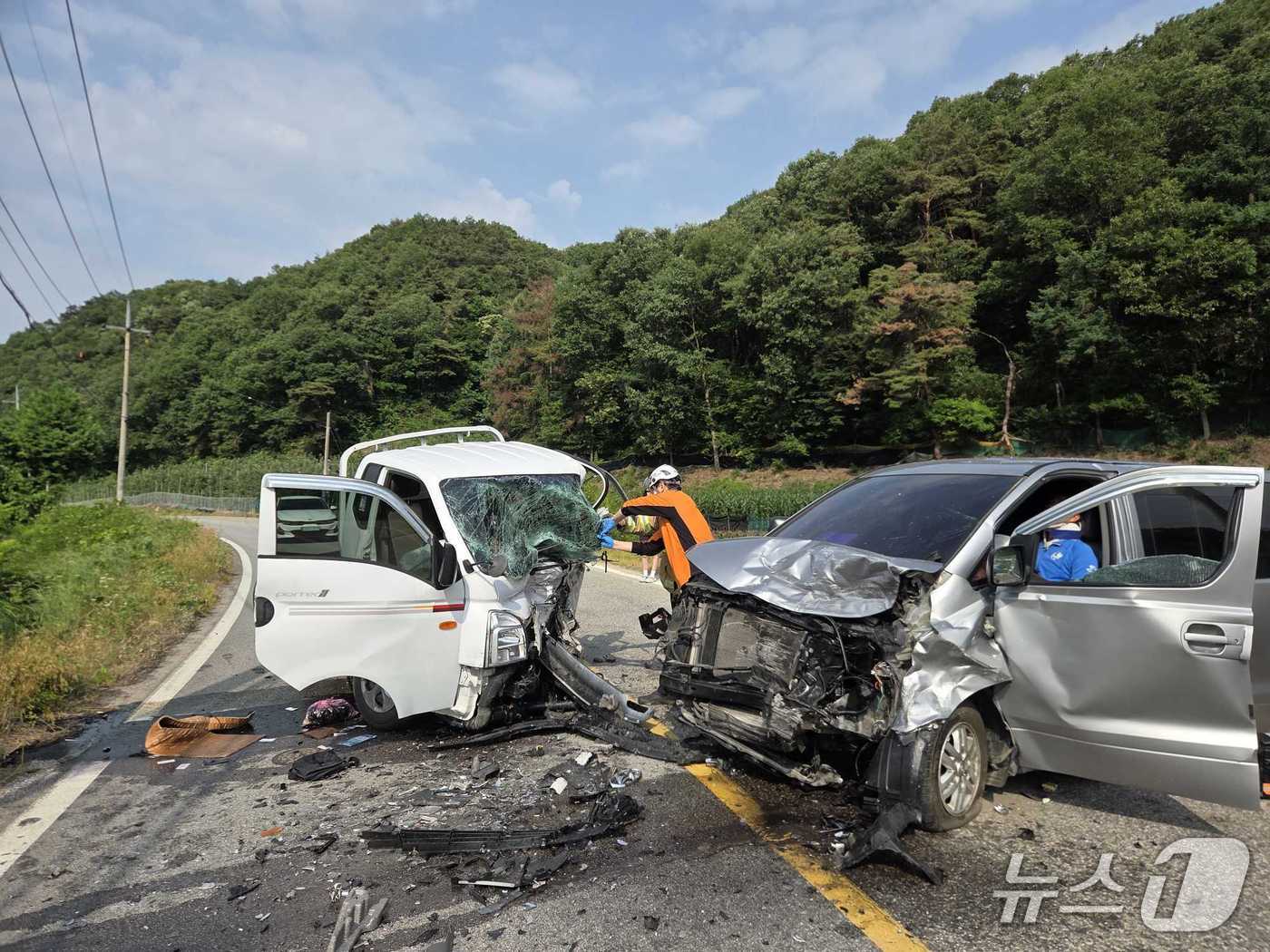 강원 원주 귀래면 교통사고 현장.(강원도소방본부 제공, 재판매 및 DB금지)