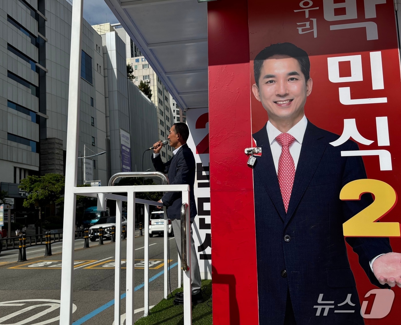 낙선인사하는 박민식 국민의힘 후보 2026.6.4 ⓒ 뉴스1 홍윤 기자