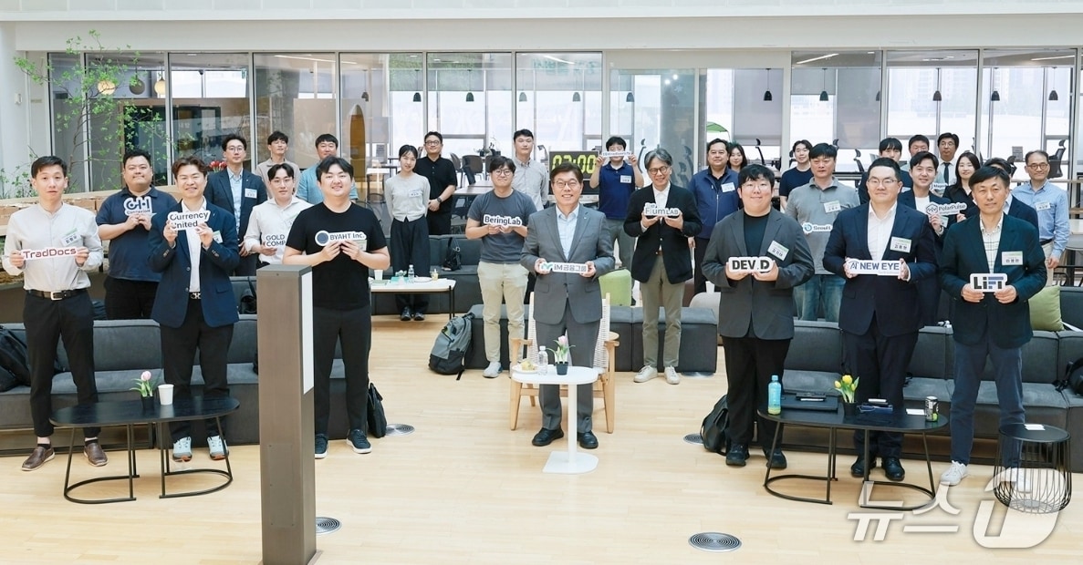 iM금융그룹의 '피움랩' 8기 출범식에 핀테크 스타트업 관계자들이 참석했다.(iM뱅크, 재판매 및 DB 금지)