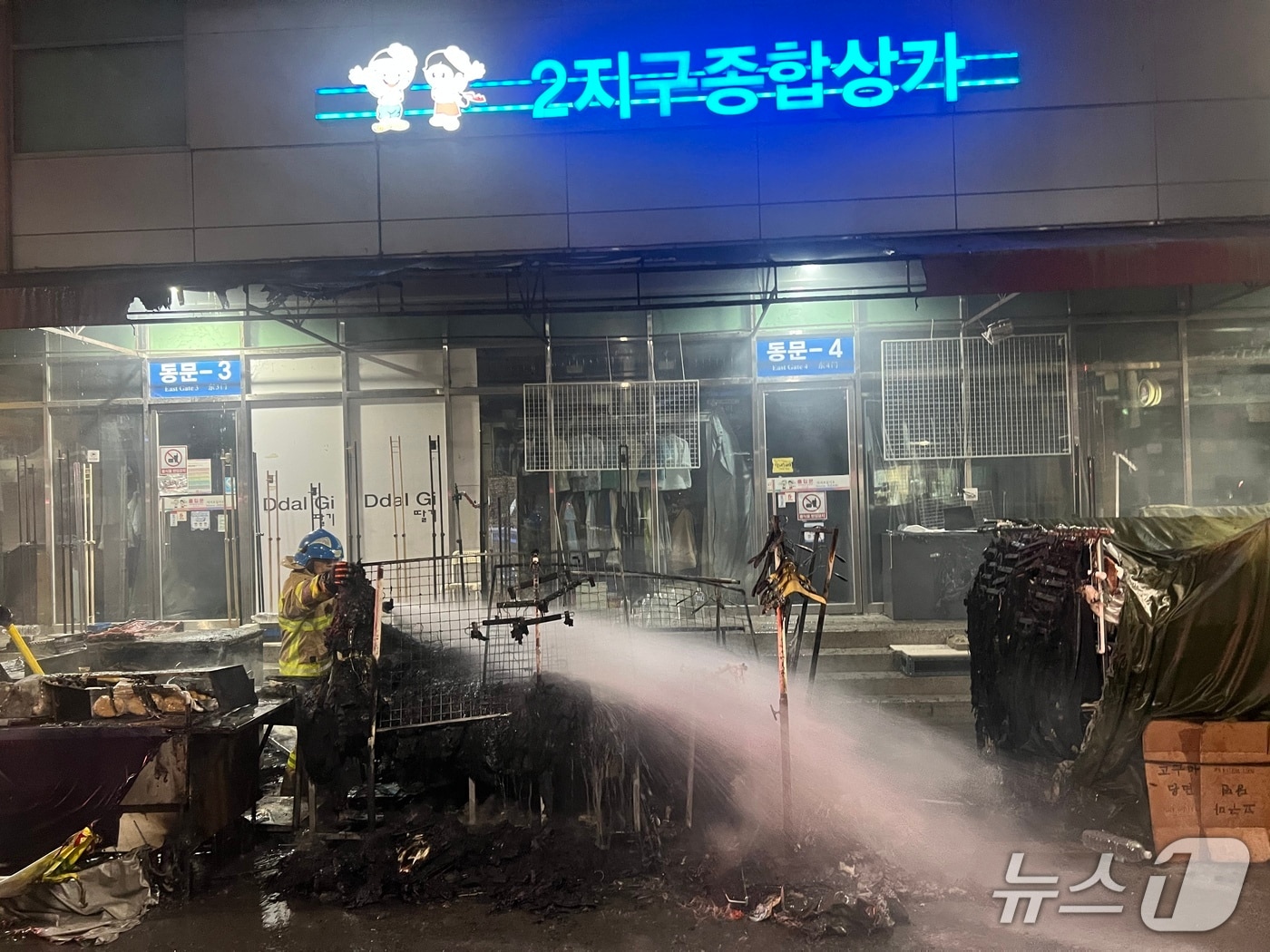 4일 오후 9시 20분쯤 대구 중구 대신동 서문시장 2지구에서 원인을 알수 없는 불이 나 5분만에 꺼졌다. (대구소방안전본부 제공. 재판매 및 DB 금지) 2026.6.4/뉴스1