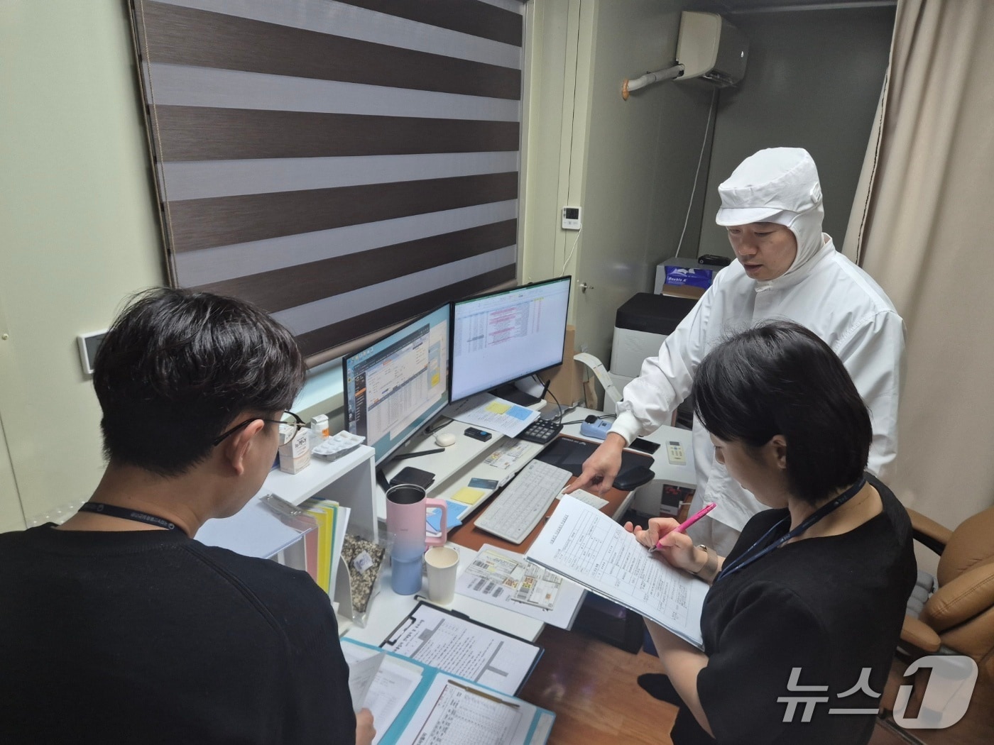 장수군은 학교급식 식재료의 안전성과 품질 확보를 위해 '2026년 상반기 학교급식 식재료 공급·가공업체 관계기관 합동점검'을 실시했다고 5일 밝혔다.(장수군 제공. 재판매 및 DB금지)2026.6.5/뉴스1
