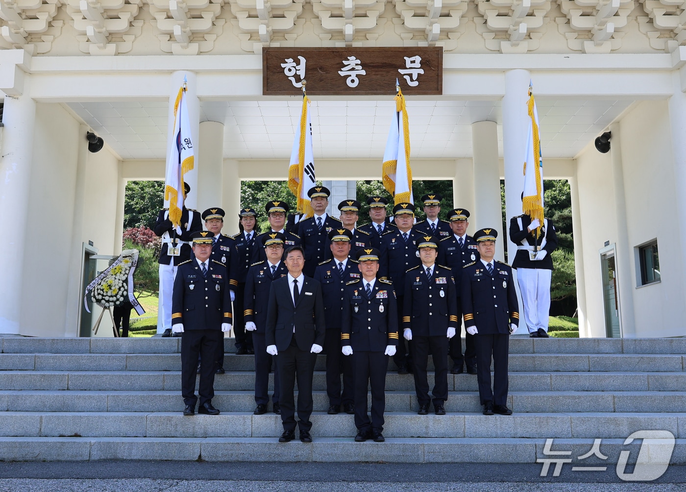 전북경찰청 지휘부가 현충일을 맞아 임실호국원을 방문했다.(전북경찰청 제공. 재판매 및 DB금지)