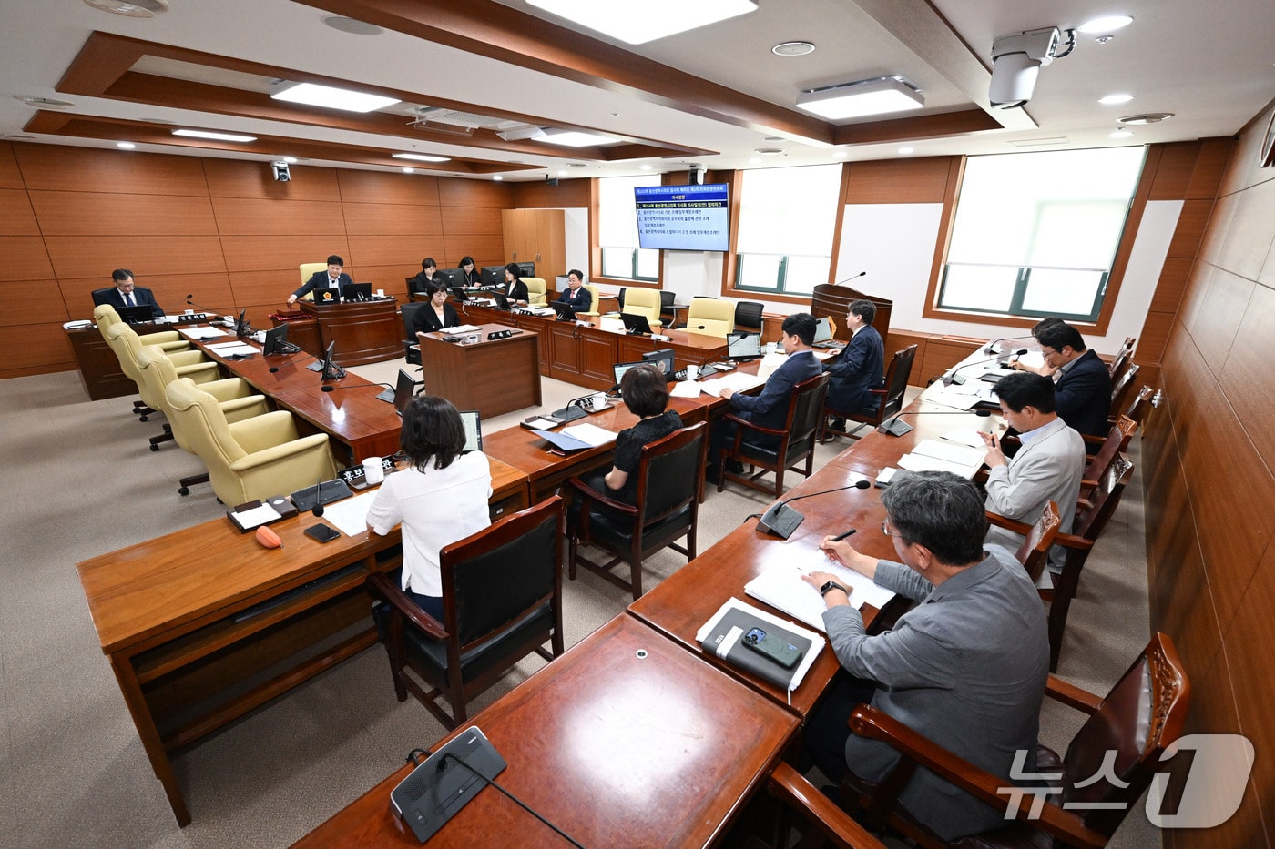 울산시의회 의회운영위원회가 5일 회의를 열고 있다.(울산시의회 제공. 재판매 및 DB금지)/뉴스1